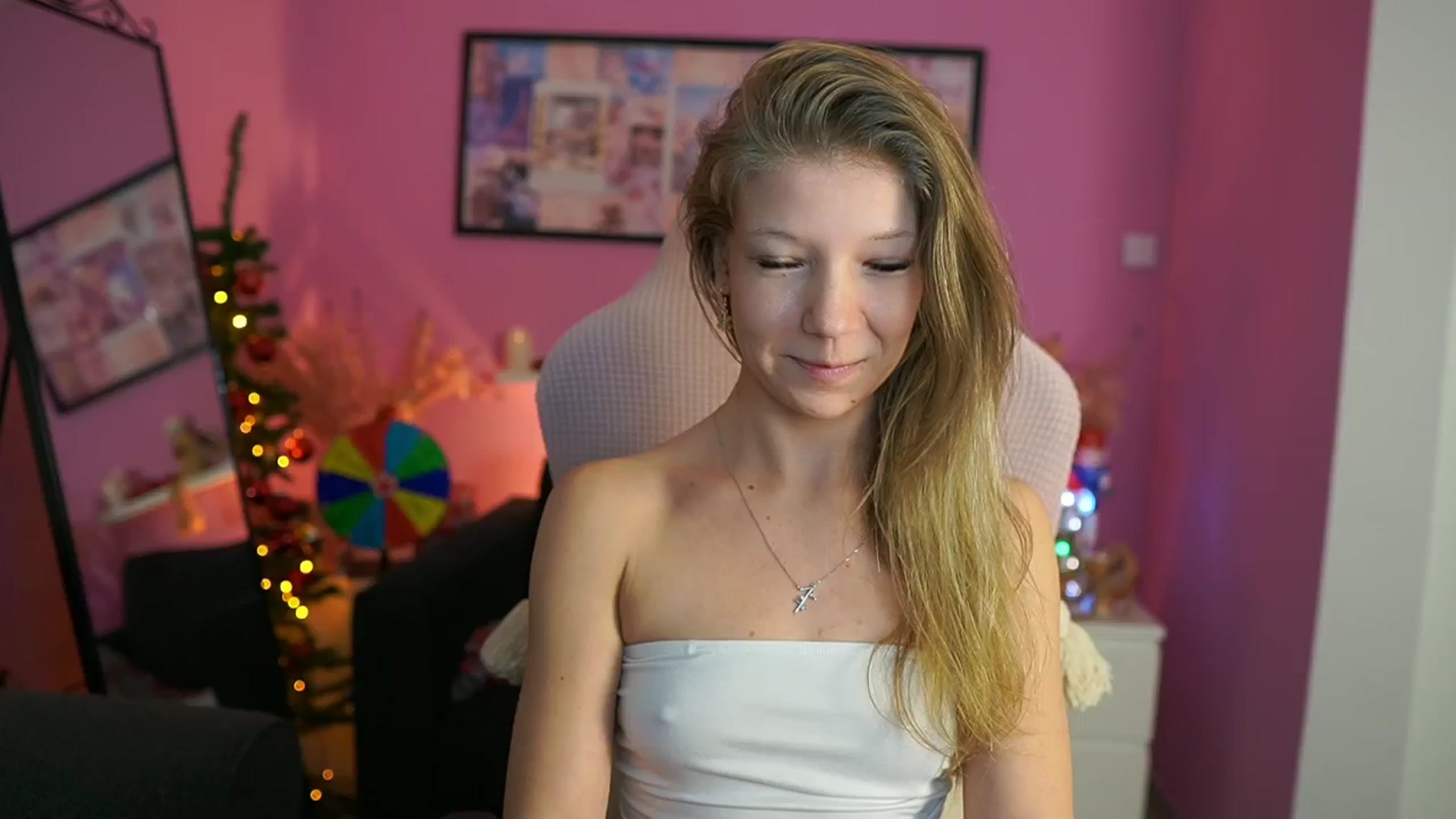 Gallery image thumbnail from Missicute's myfreecams stream on, 12/30/2025, 21:17 image 7 of 20