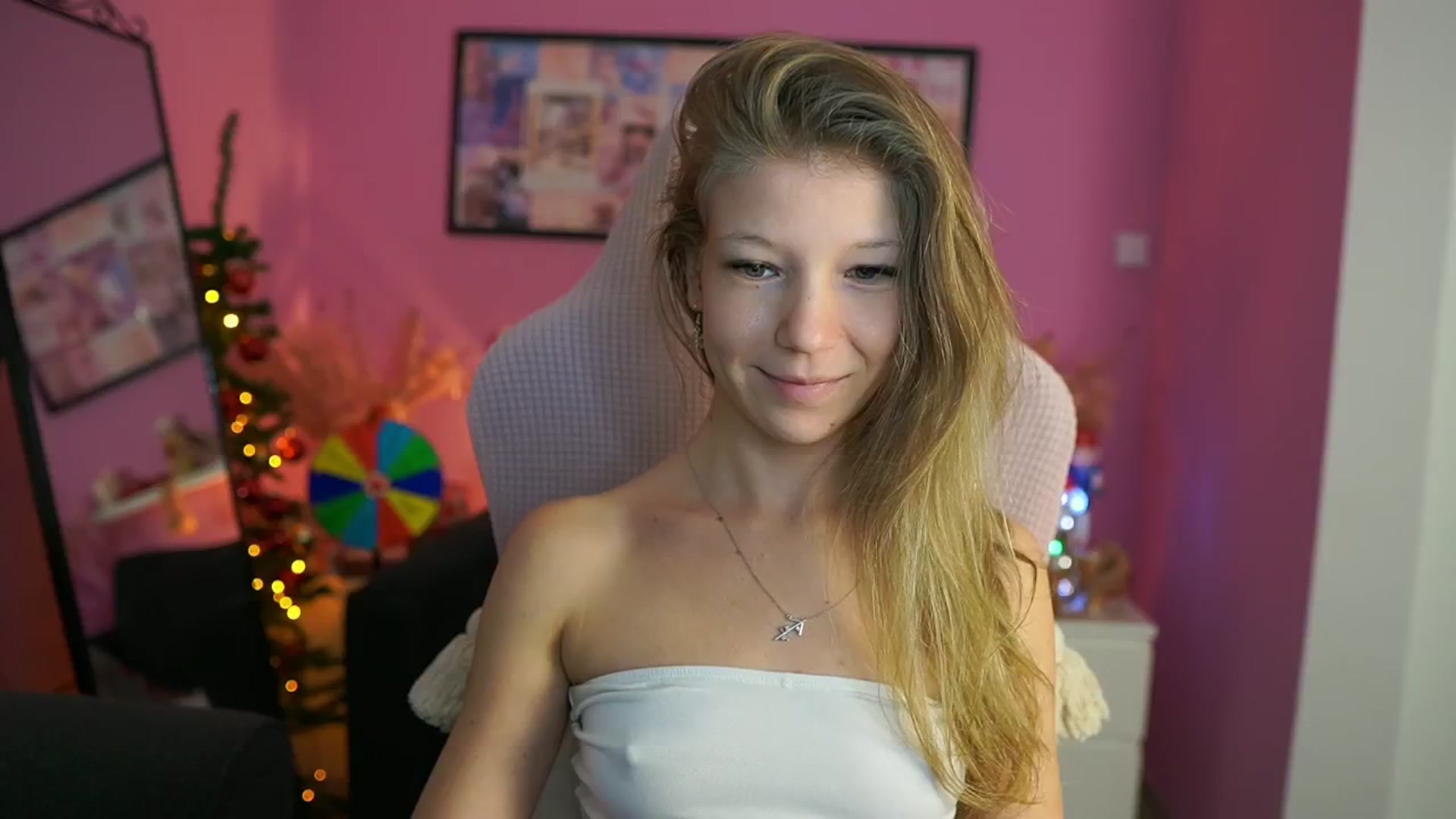 Gallery image thumbnail from Missicute's myfreecams stream on, 12/30/2025, 21:17 image 1 of 20