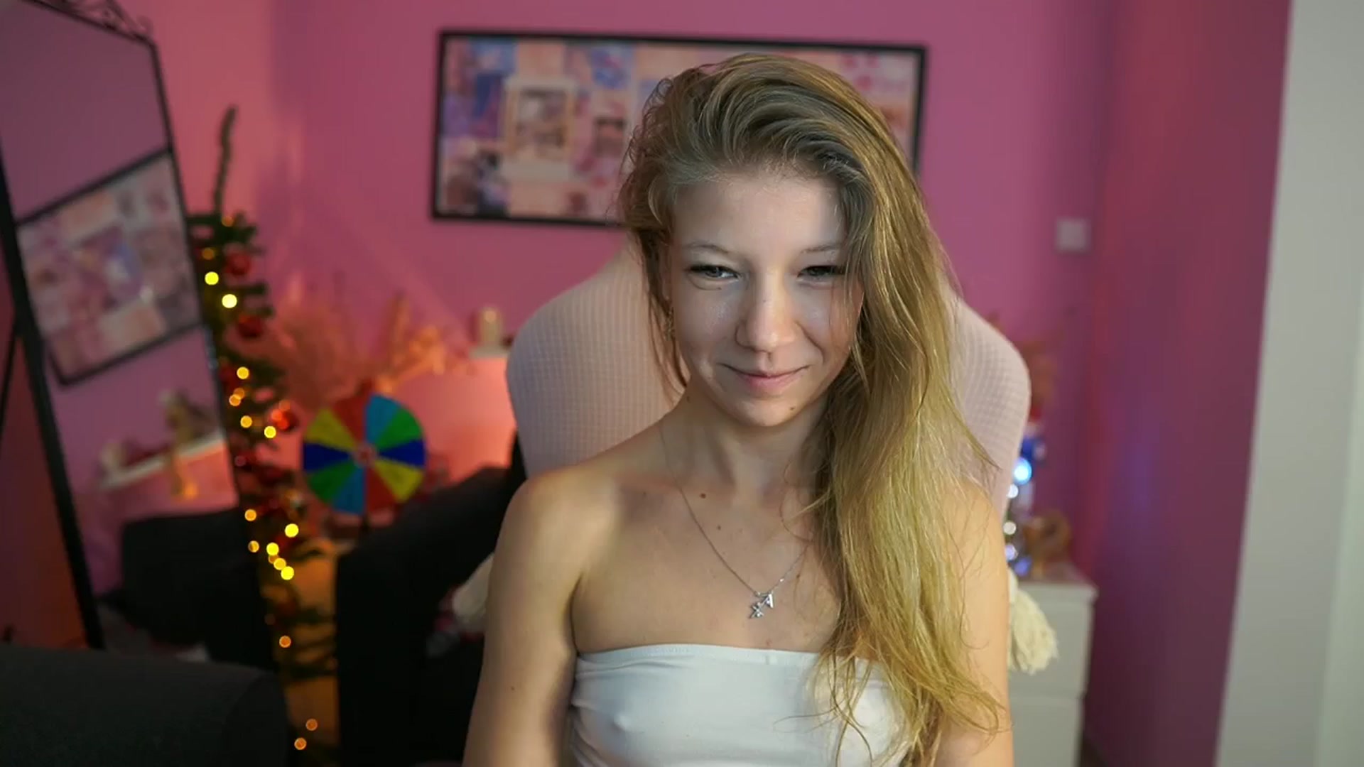 Gallery image thumbnail from Missicute's myfreecams stream on, 12/30/2025, 21:17 image 11 of 20