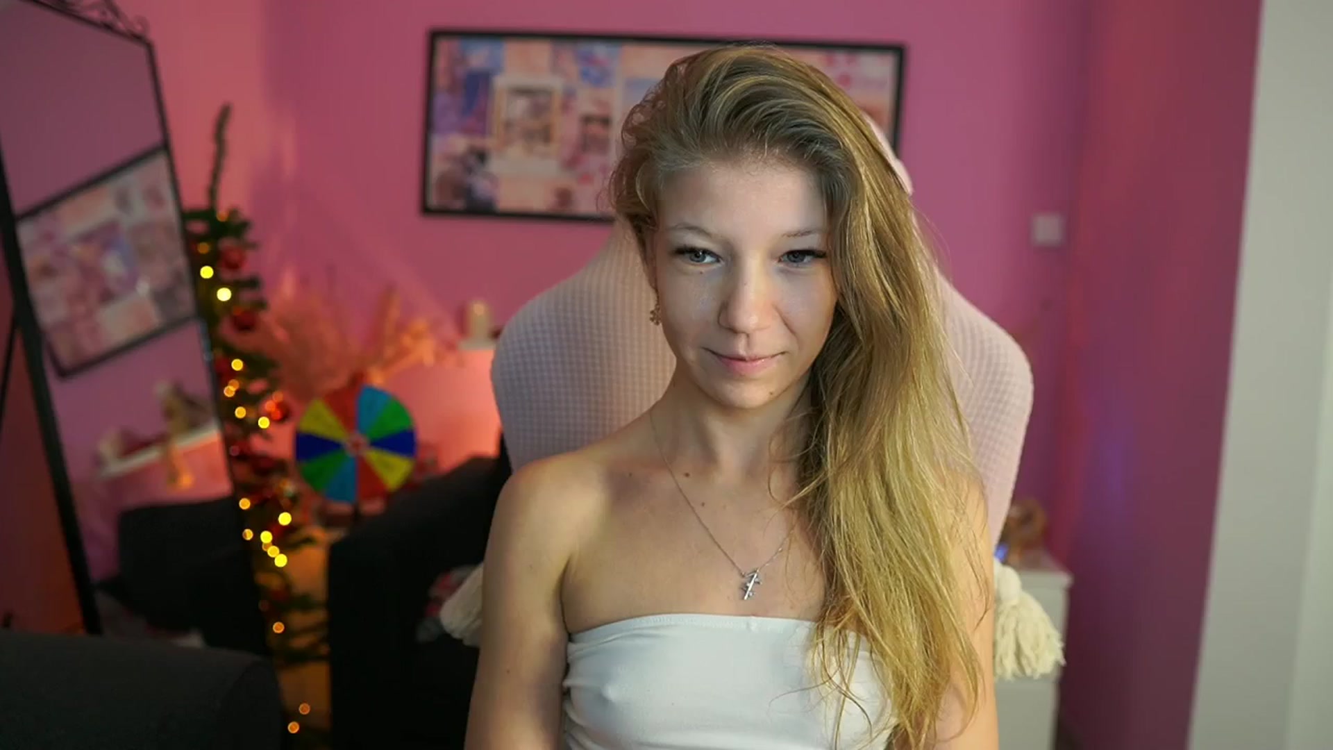 Gallery image thumbnail from Missicute's myfreecams stream on, 12/30/2025, 21:17 image 10 of 20
