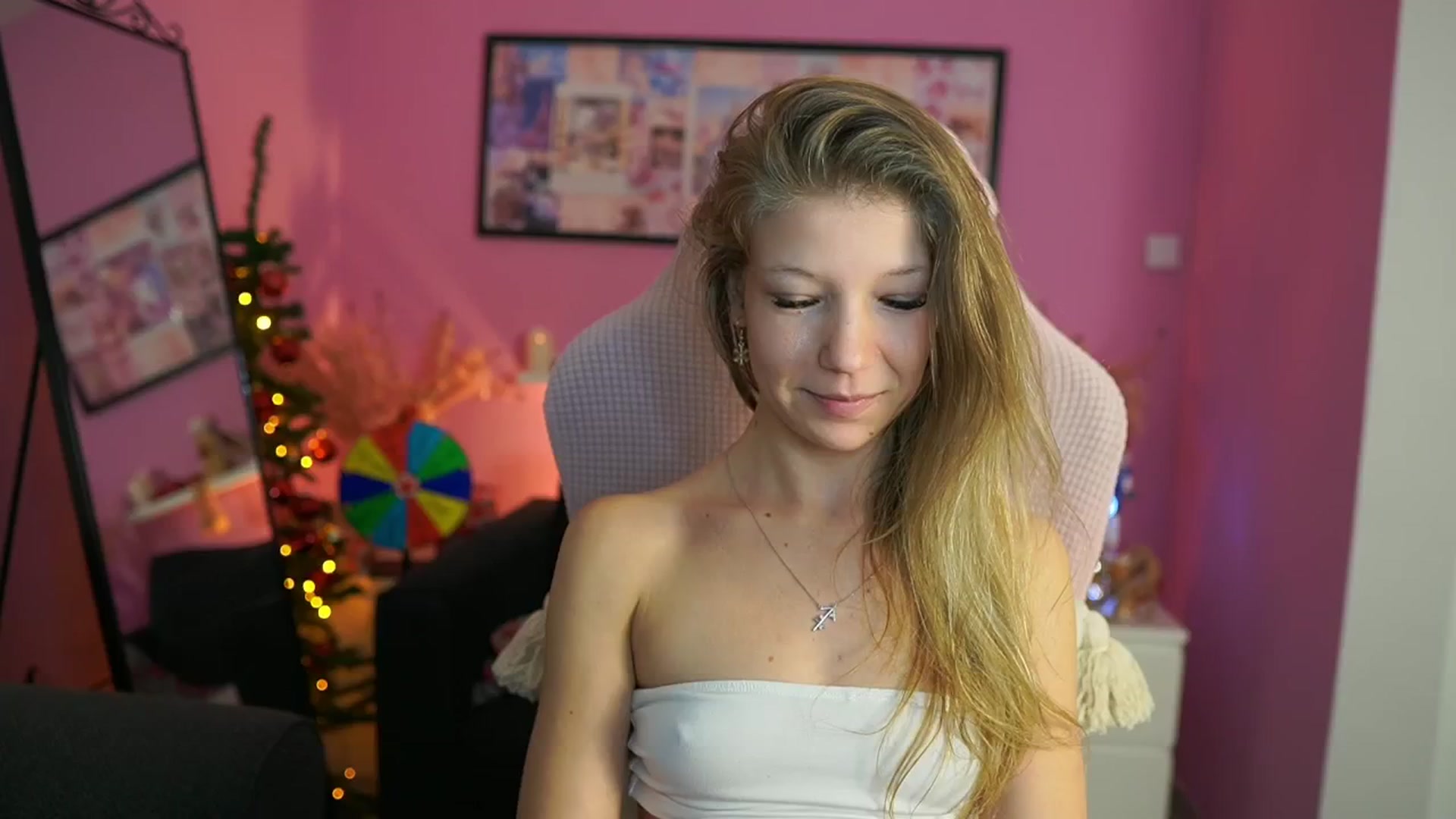 Gallery image thumbnail from Missicute's myfreecams stream on, 12/30/2025, 23:16 image 1 of 20