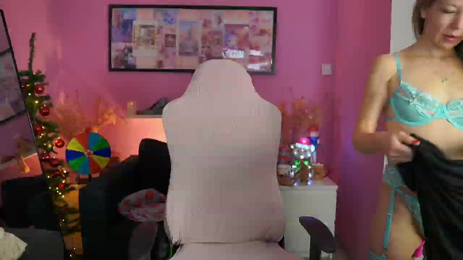 Gallery image thumbnail from Missicute's myfreecams stream on, 12/31/2025, 18:07 image 3 of 20