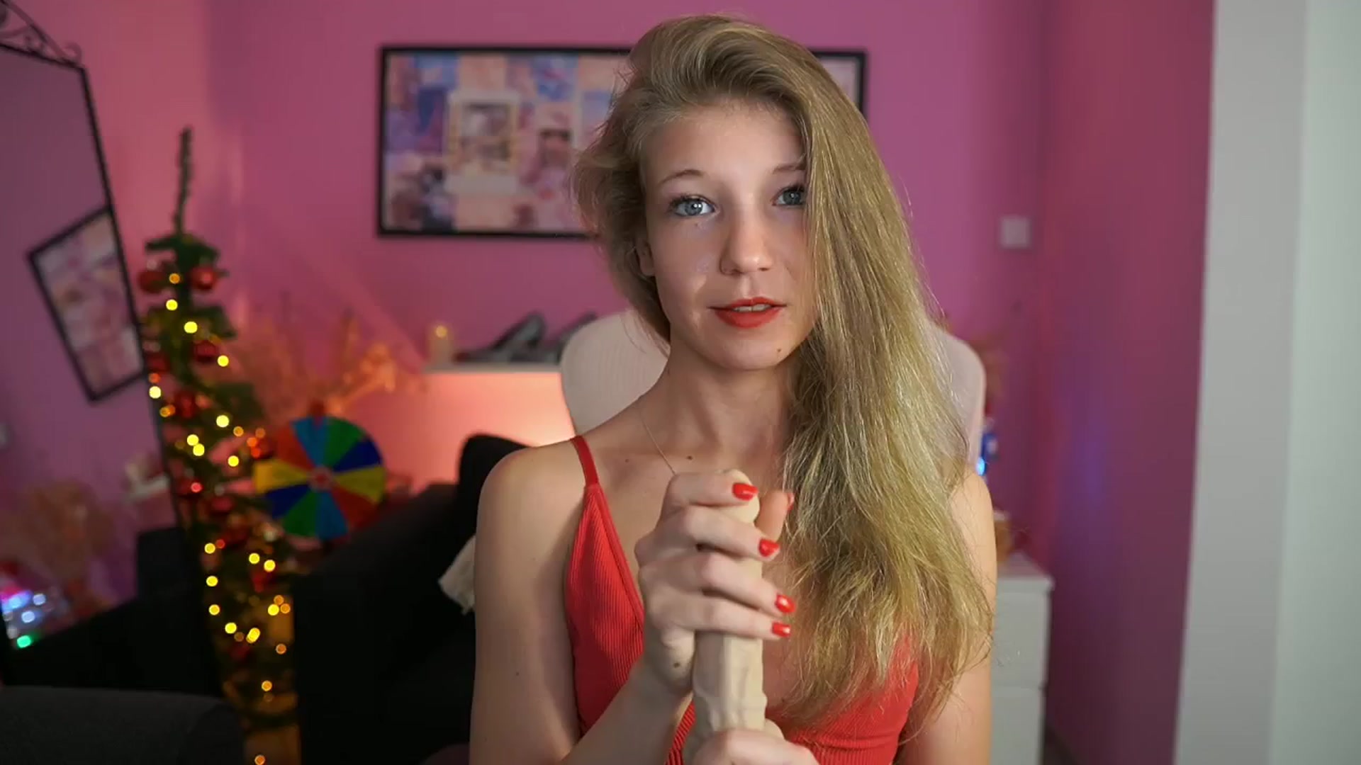 Gallery image thumbnail from Missicute's myfreecams stream on, 01/06/2026, 20:35 image 6 of 20