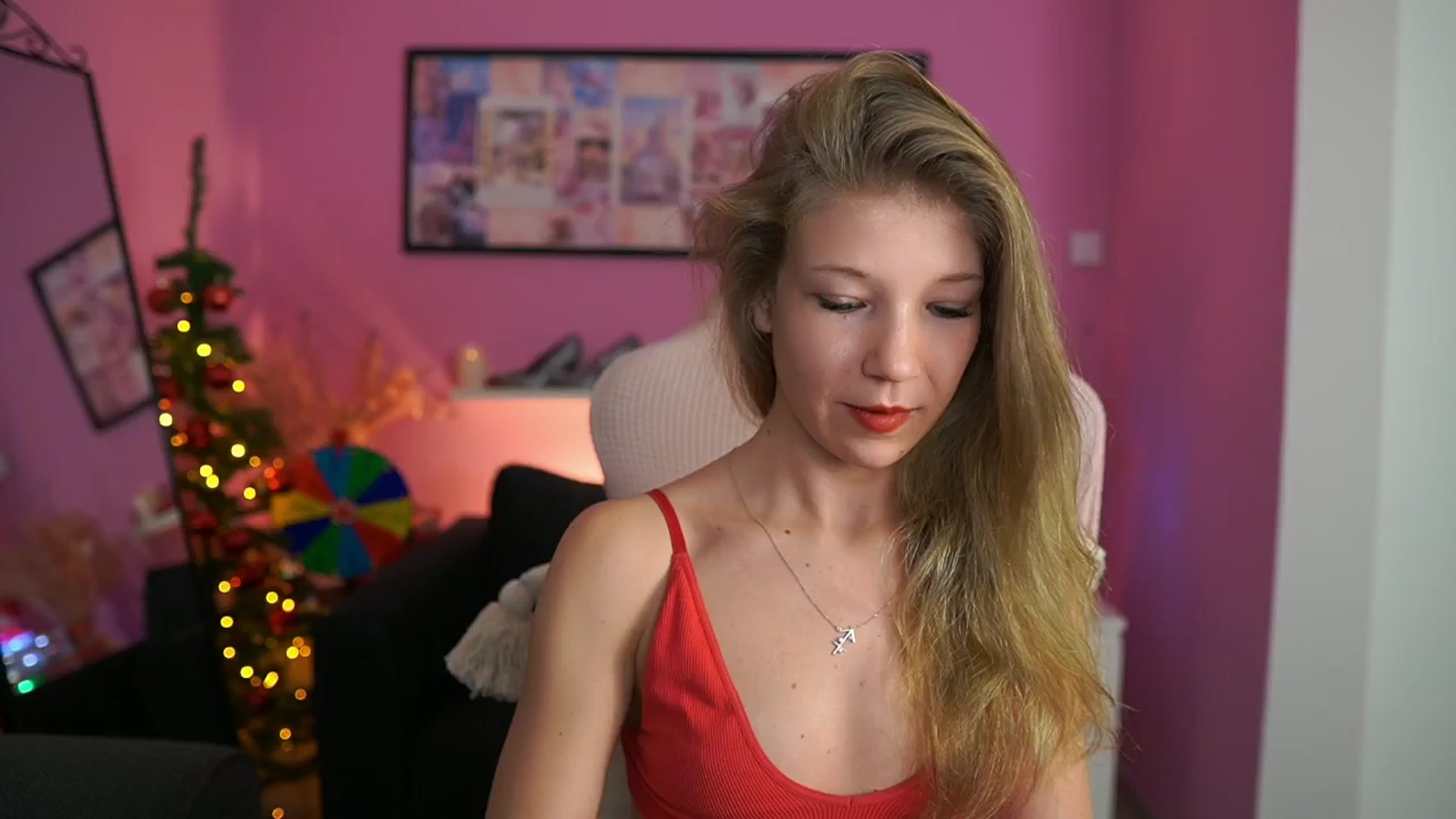 Gallery image thumbnail from Missicute's myfreecams stream on, 01/06/2026, 20:35 image 3 of 20