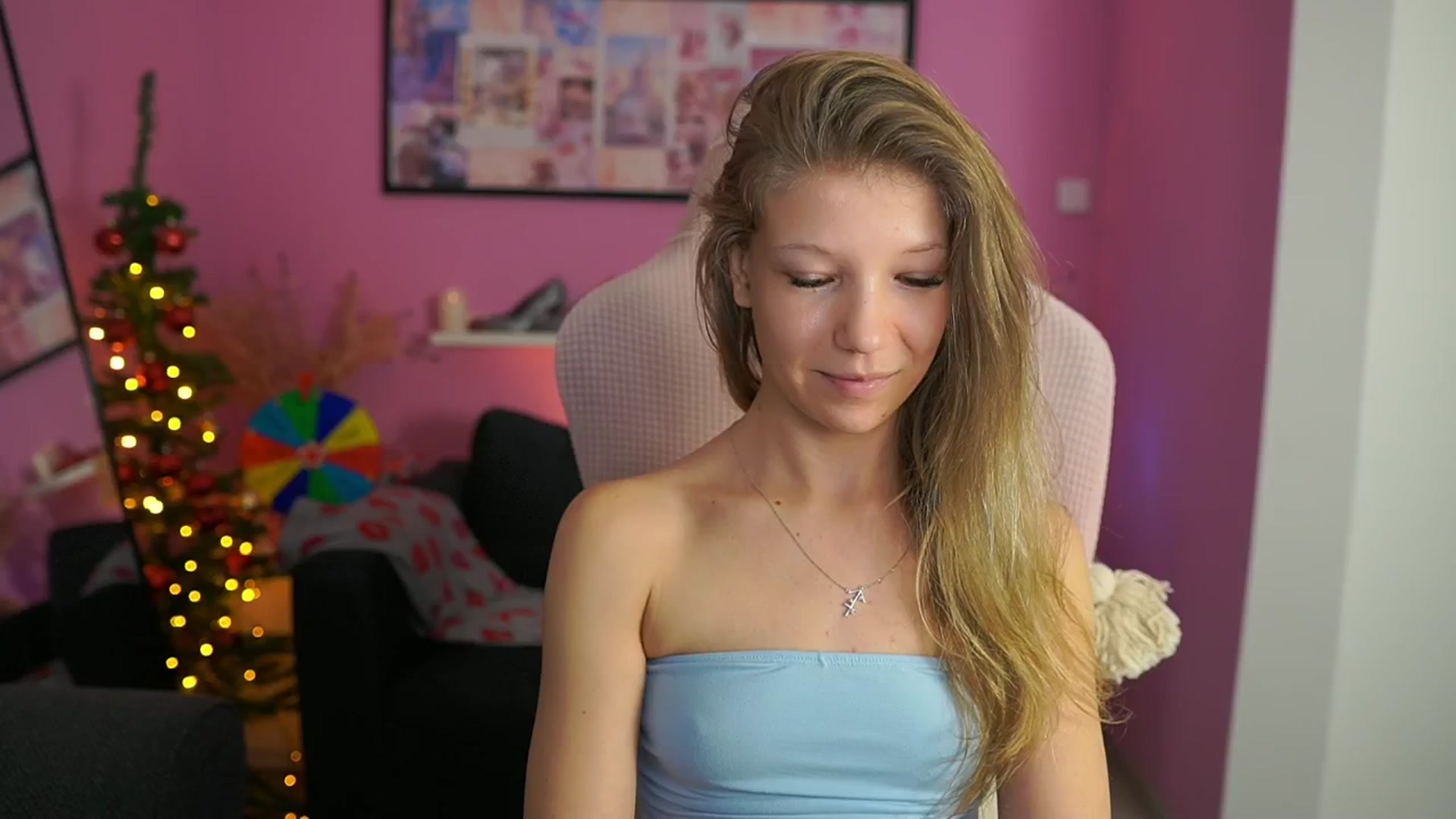 Gallery image thumbnail from Missicute's myfreecams stream on, 01/08/2026, 18:49 image 4 of 20