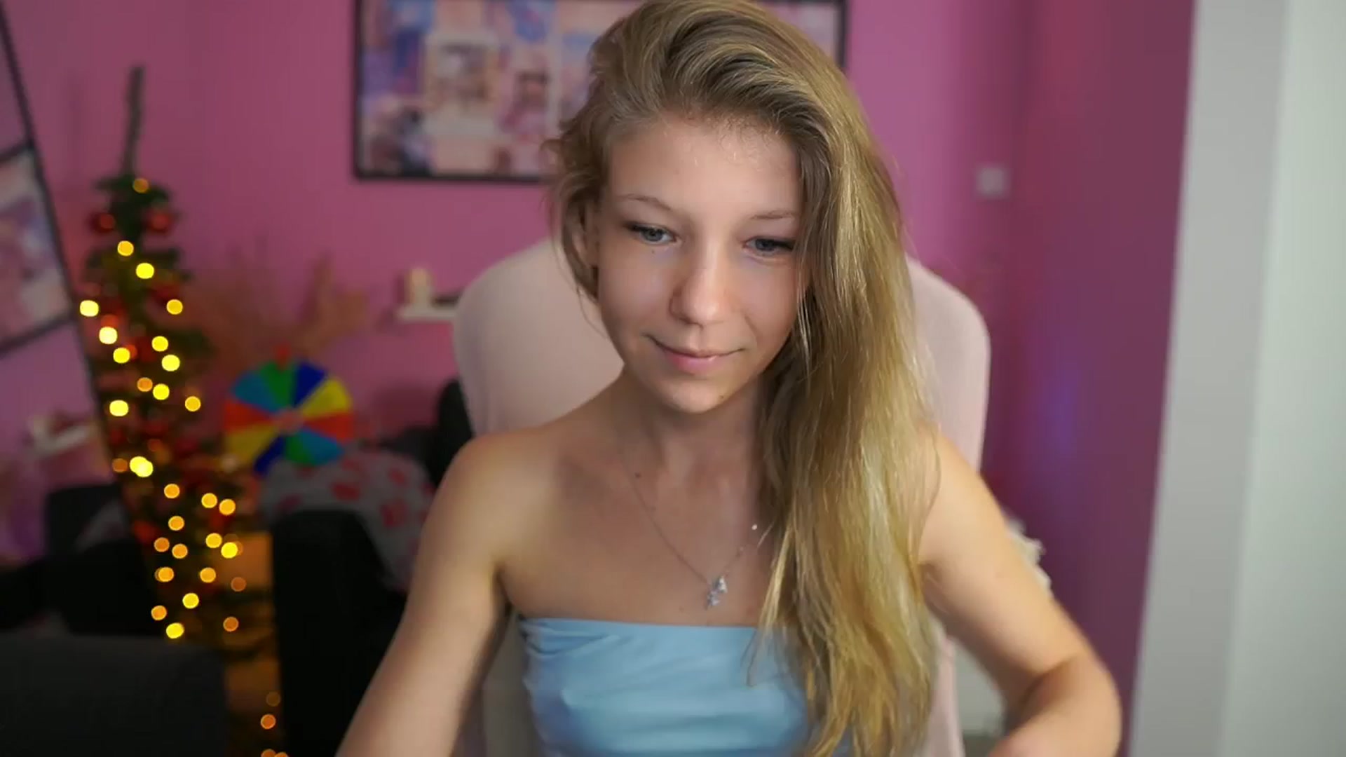 Gallery image thumbnail from Missicute's myfreecams stream on, 01/08/2026, 18:49 image 8 of 20
