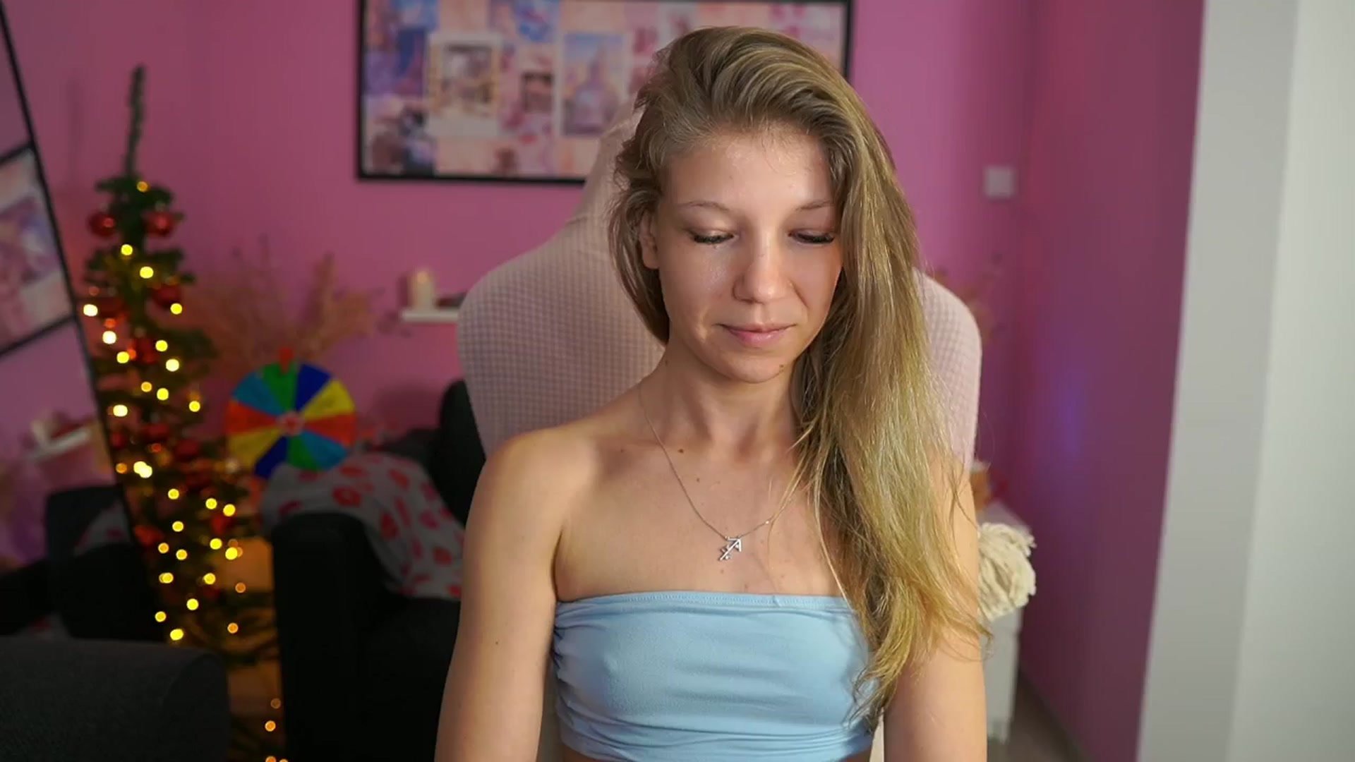 Gallery image thumbnail from Missicute's myfreecams stream on, 01/08/2026, 18:49 image 14 of 20