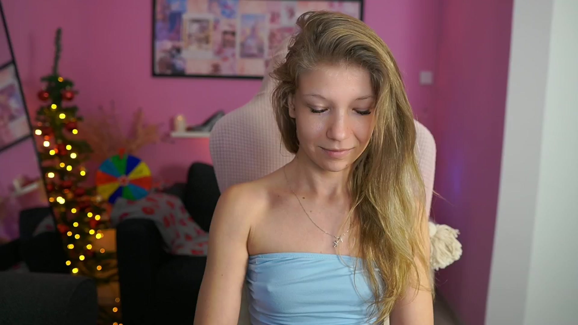 Gallery image thumbnail from Missicute's myfreecams stream on, 01/08/2026, 18:49 image 10 of 20