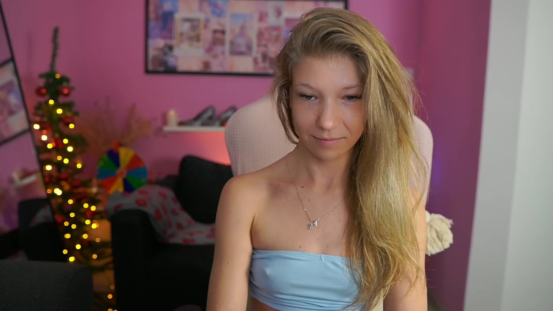 Gallery image thumbnail from Missicute's myfreecams stream on, 01/08/2026, 18:49 image 17 of 20
