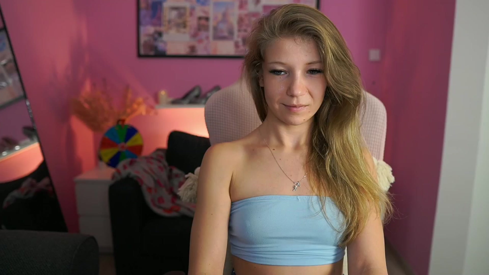 Gallery image thumbnail from Missicute's myfreecams stream on, 01/14/2026, 20:52 image 9 of 20