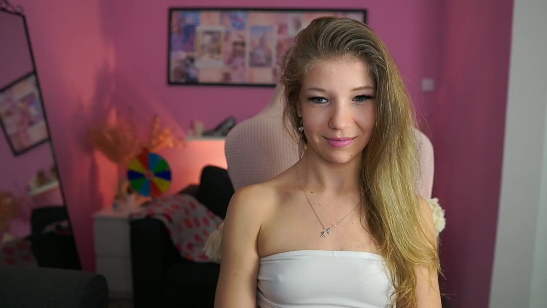 Gallery image thumbnail from Missicute's myfreecams stream on, 01/18/2026, 22:40 image 14 of 20