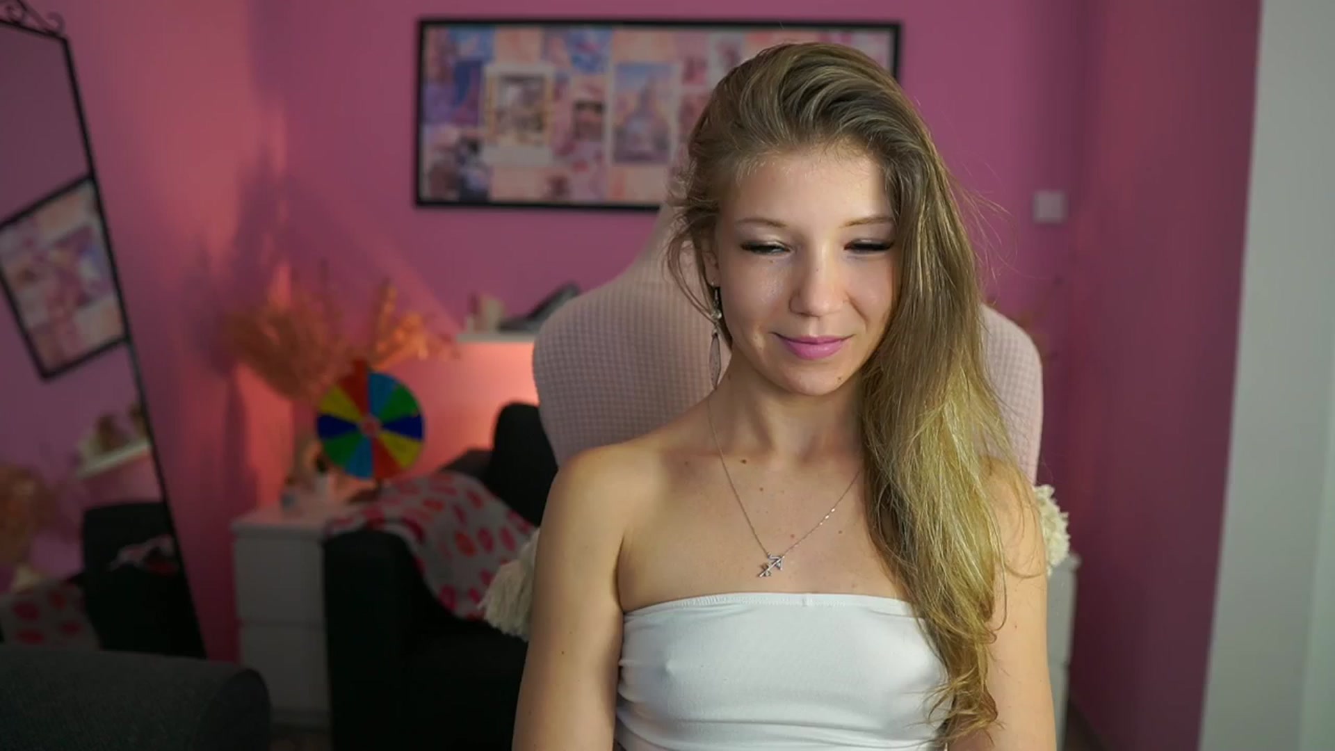 Gallery image thumbnail from Missicute's myfreecams stream on, 01/18/2026, 22:40 image 19 of 20