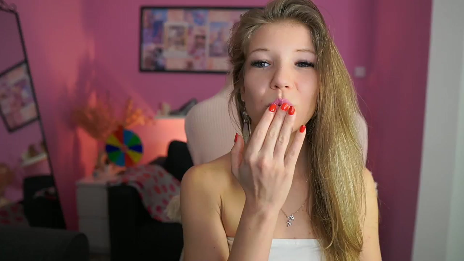 Gallery image thumbnail from Missicute's myfreecams stream on, 01/18/2026, 22:40 image 12 of 20