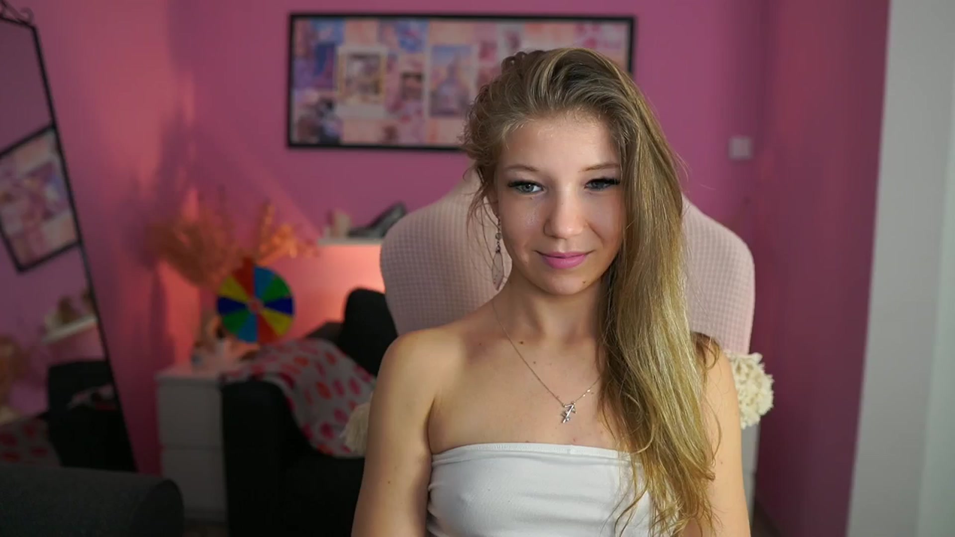 Gallery image thumbnail from Missicute's myfreecams stream on, 01/18/2026, 22:40 image 11 of 20