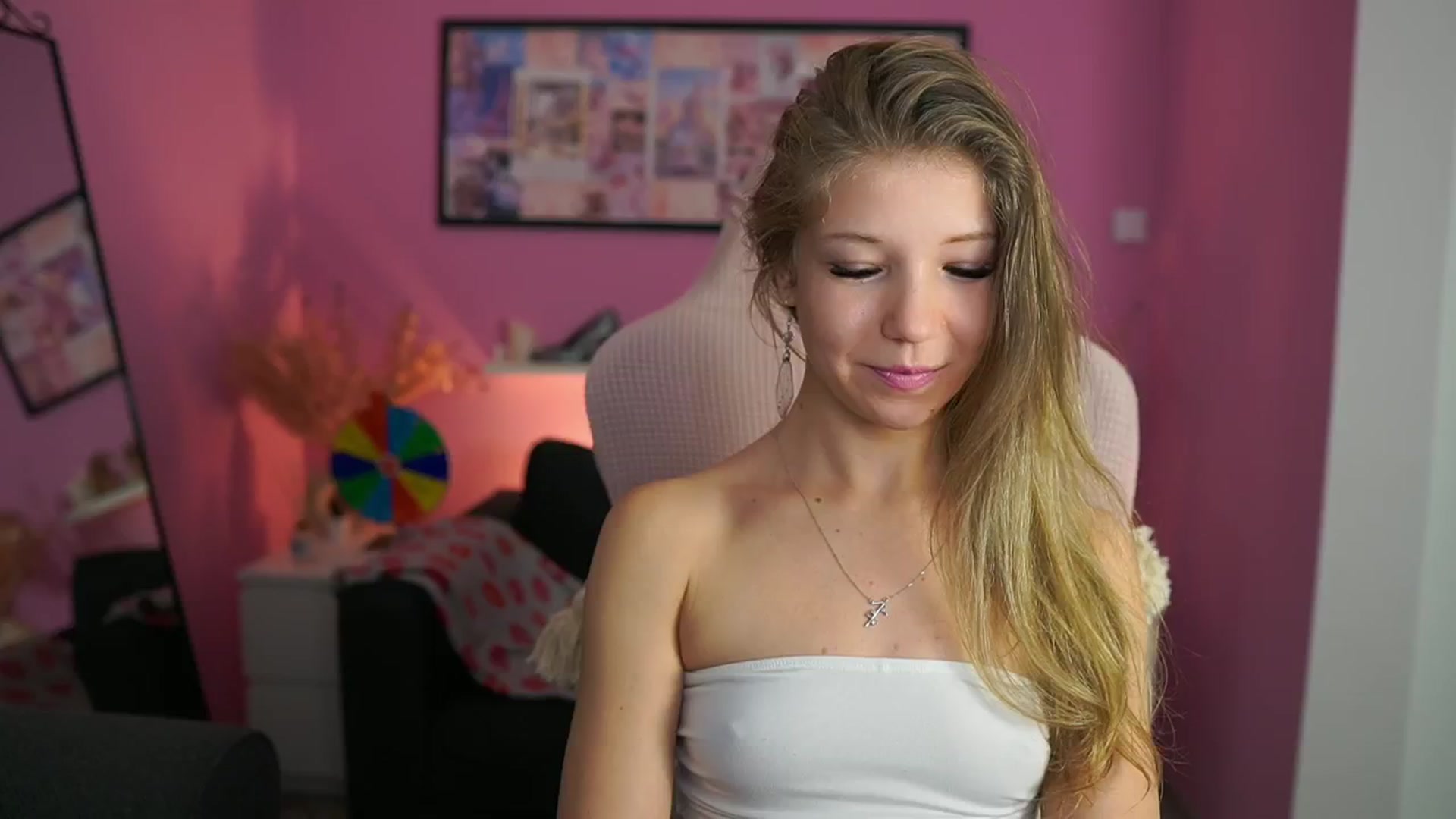 Gallery image thumbnail from Missicute's myfreecams stream on, 01/18/2026, 22:40 image 9 of 20