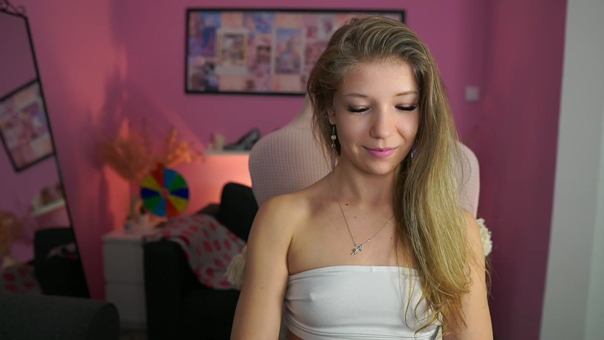 Gallery image thumbnail from Missicute's myfreecams stream on, 01/18/2026, 22:40 image 13 of 20