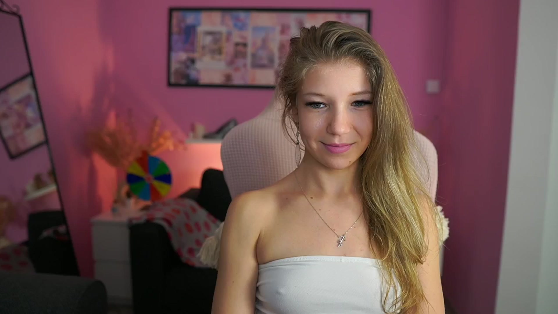 Gallery image thumbnail from Missicute's myfreecams stream on, 01/18/2026, 22:40 image 10 of 20