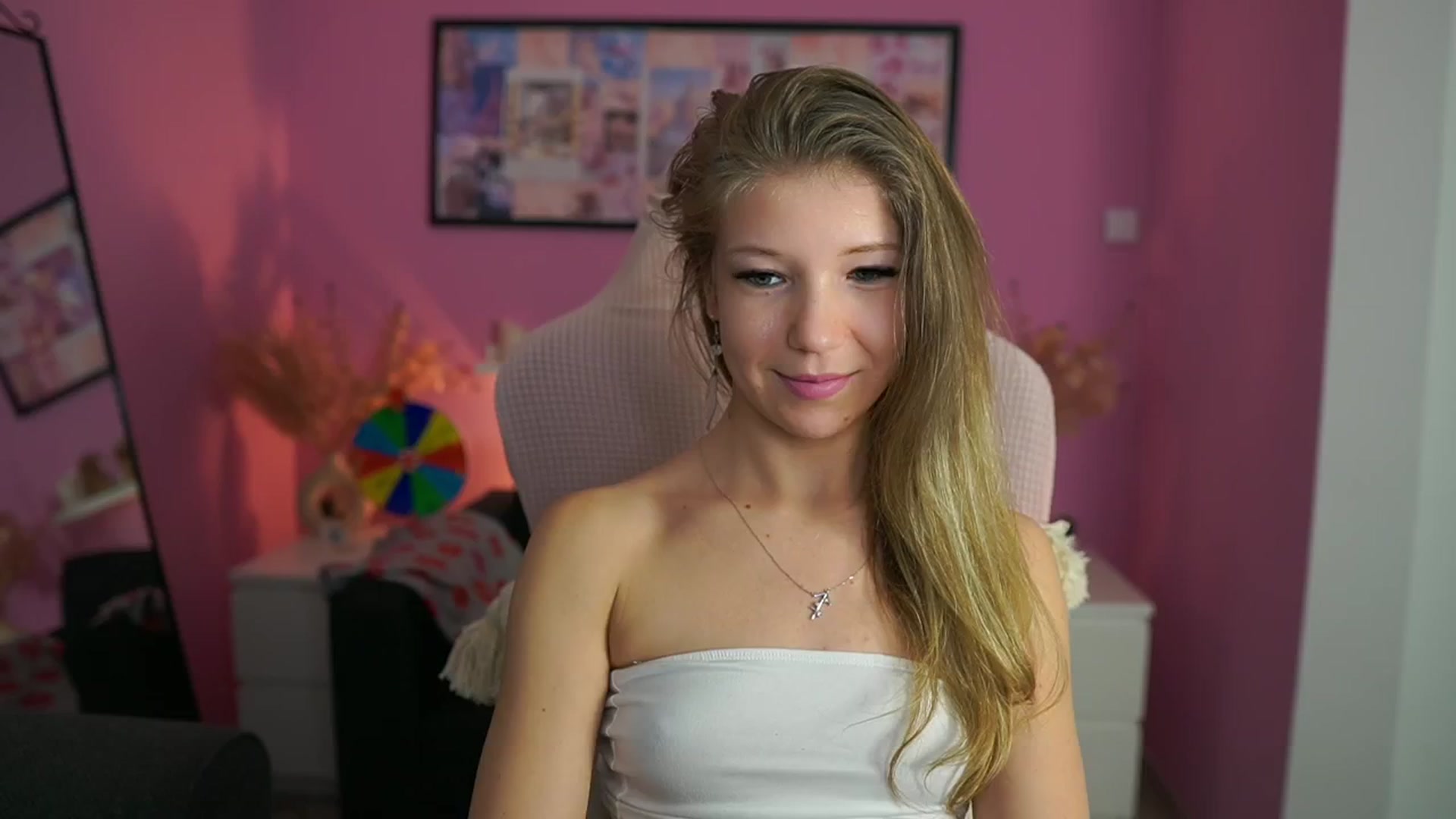 Gallery image thumbnail from Missicute's myfreecams stream on, 01/18/2026, 22:40 image 4 of 20