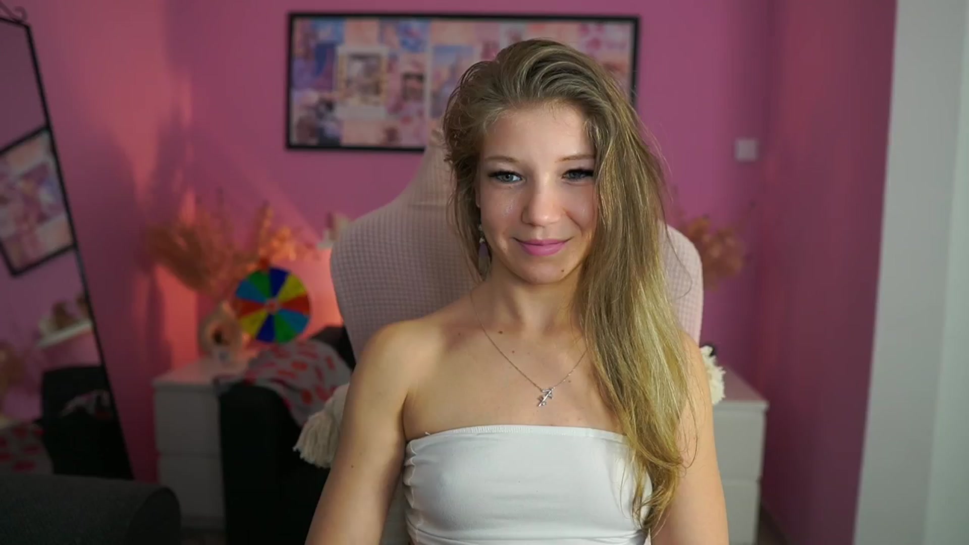 Gallery image thumbnail from Missicute's myfreecams stream on, 01/18/2026, 22:40 image 3 of 20