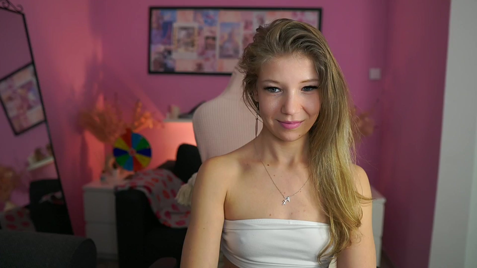 Gallery image thumbnail from Missicute's myfreecams stream on, 01/18/2026, 22:40 image 18 of 20