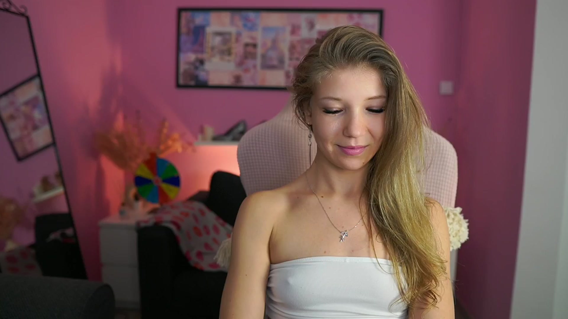 Gallery image thumbnail from Missicute's myfreecams stream on, 01/18/2026, 22:40 image 16 of 20