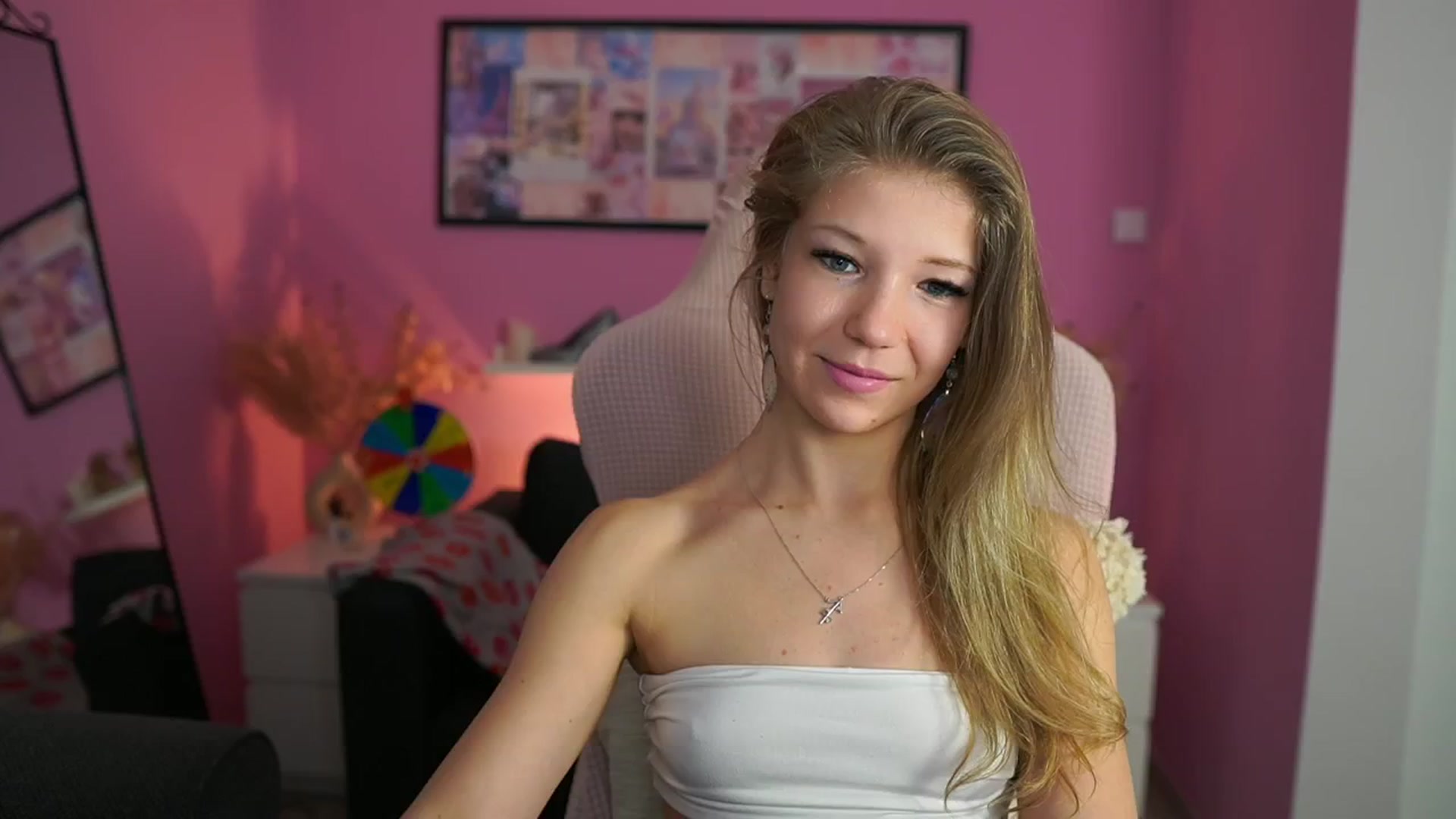 Gallery image thumbnail from Missicute's myfreecams stream on, 01/18/2026, 22:40 image 7 of 20