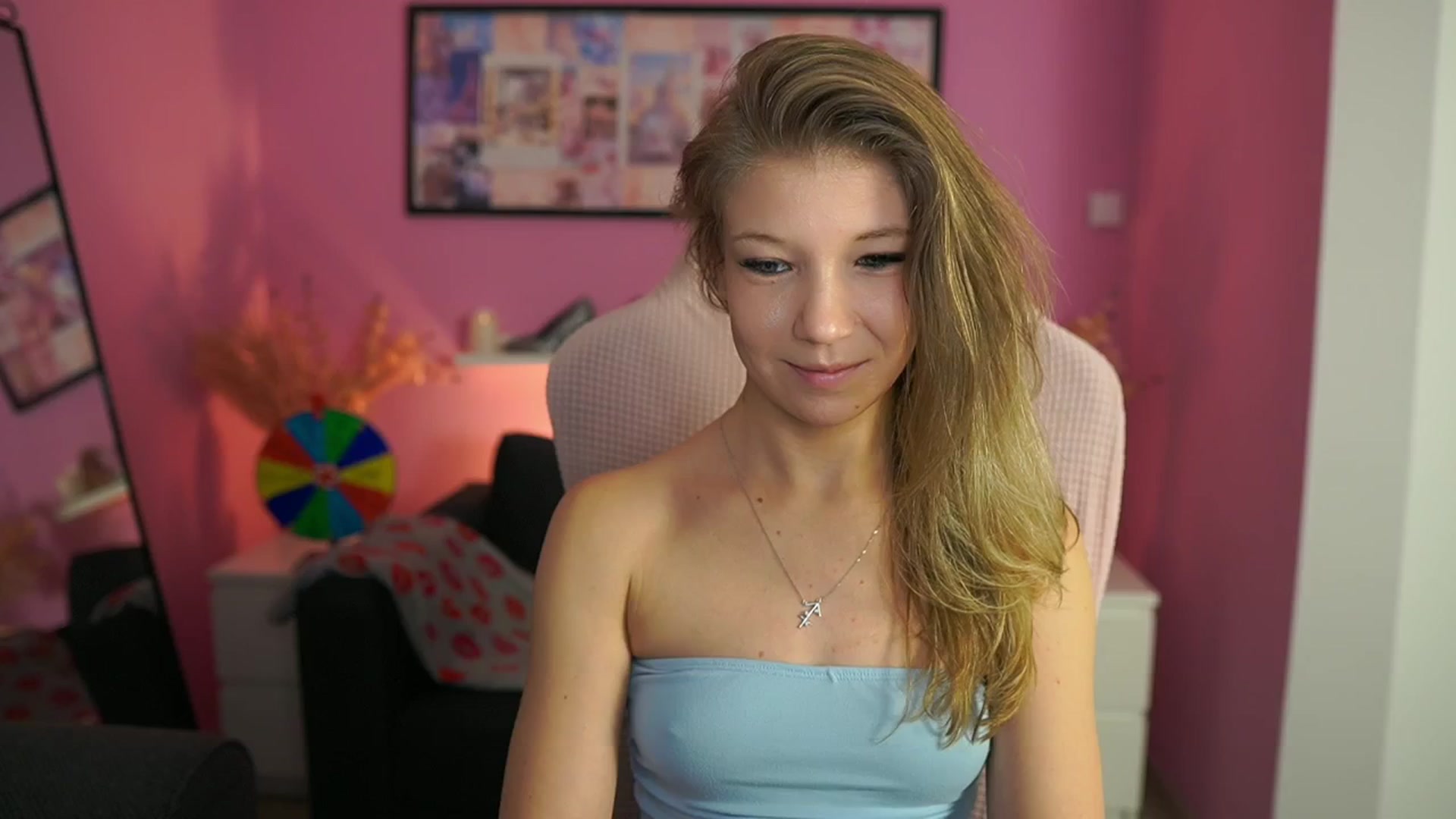 Gallery image thumbnail from Missicute's myfreecams stream on, 02/01/2026, 21:17 image 9 of 20