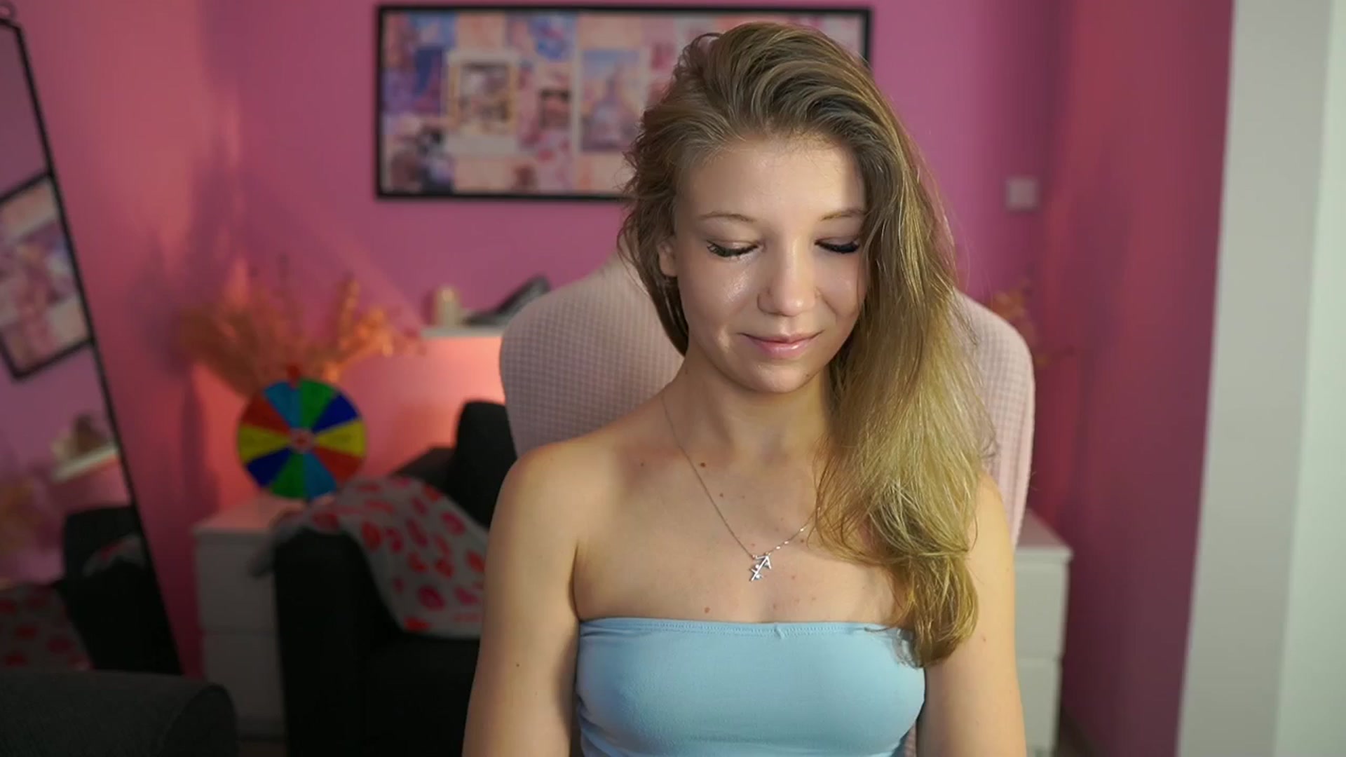 Gallery image thumbnail from Missicute's myfreecams stream on, 02/01/2026, 21:17 image 12 of 20
