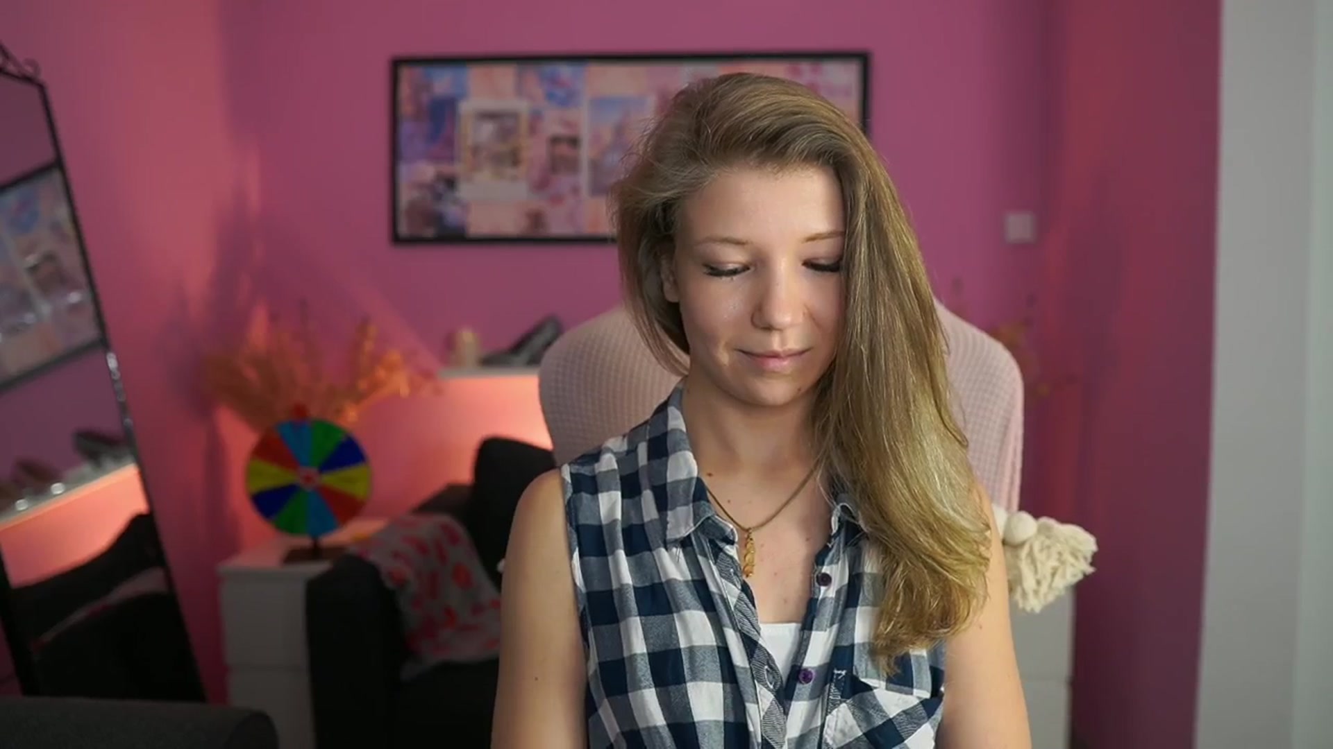 Gallery image thumbnail from Missicute's myfreecams stream on, 02/03/2026, 18:17 image 6 of 20