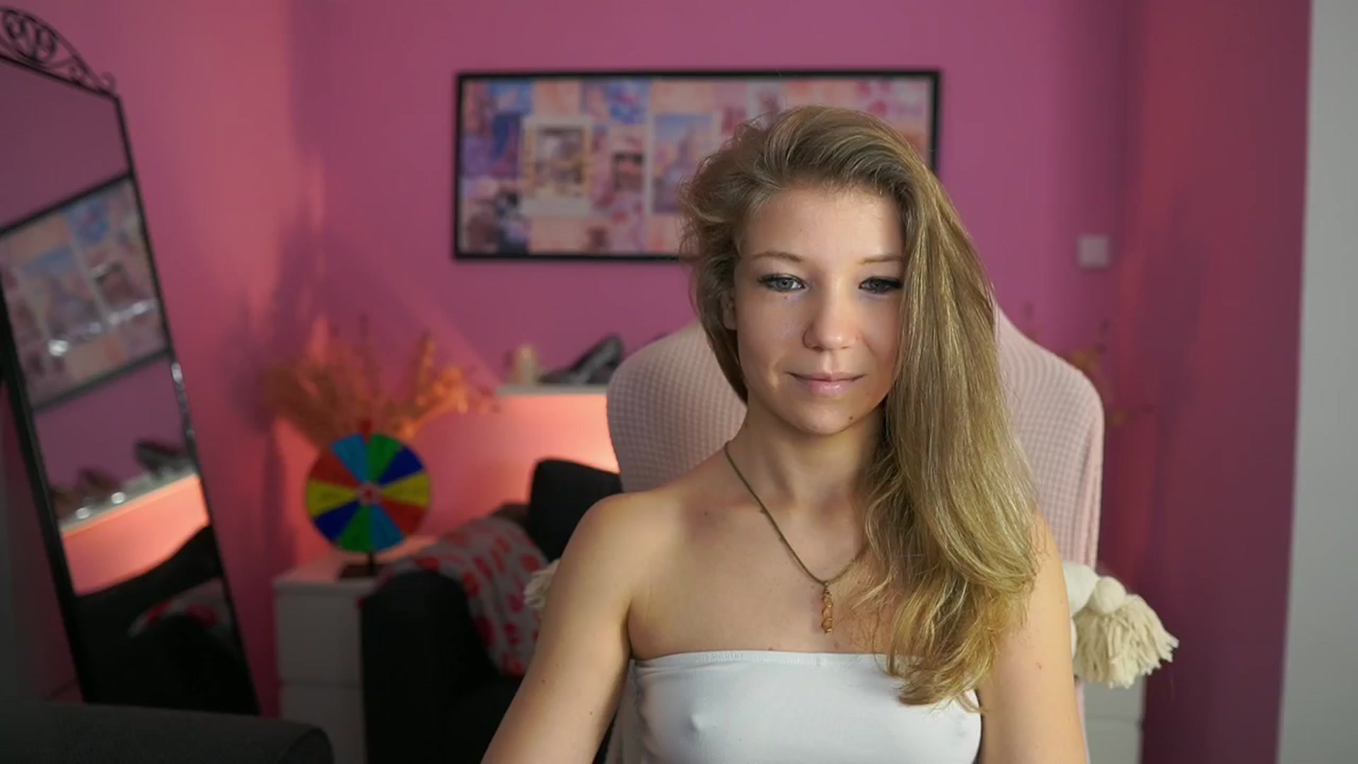 Gallery image thumbnail from Missicute's myfreecams stream on, 02/04/2026, 11:08 image 8 of 20