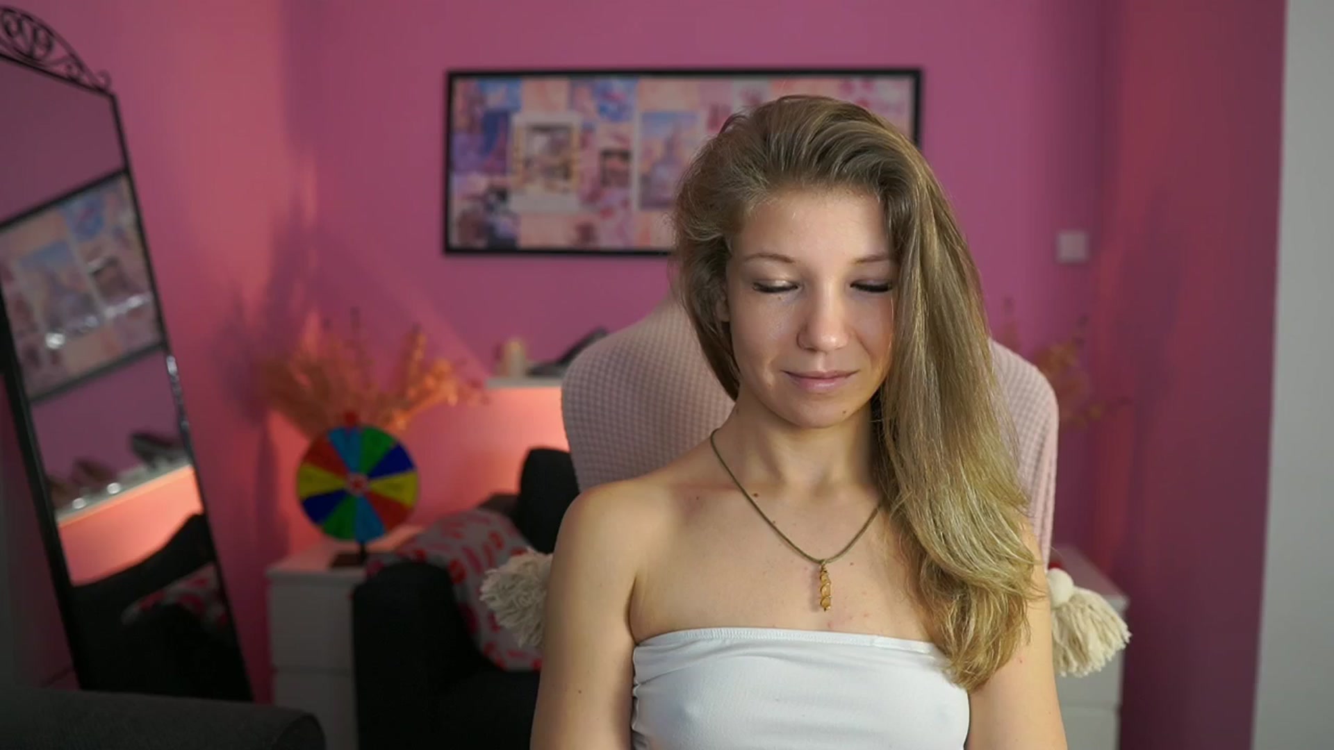 Gallery image thumbnail from Missicute's myfreecams stream on, 02/04/2026, 11:08 image 3 of 20