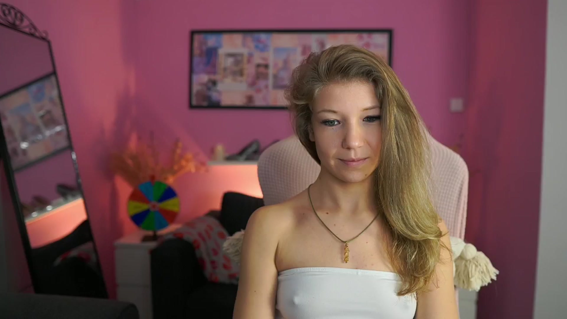 Gallery image thumbnail from Missicute's myfreecams stream on, 02/04/2026, 11:08 image 9 of 20
