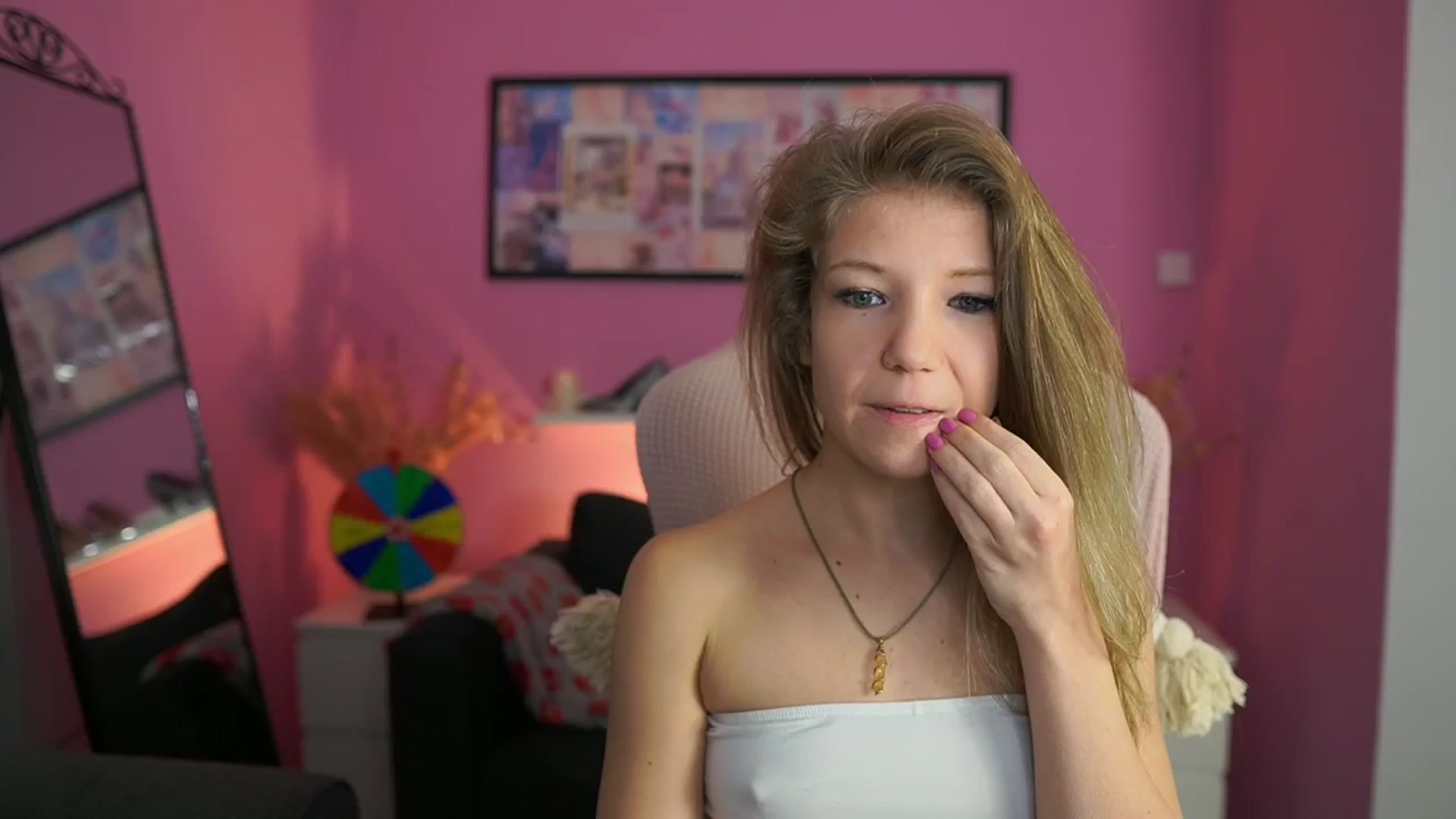 Gallery image thumbnail from Missicute's myfreecams stream on, 02/04/2026, 11:08 image 12 of 20