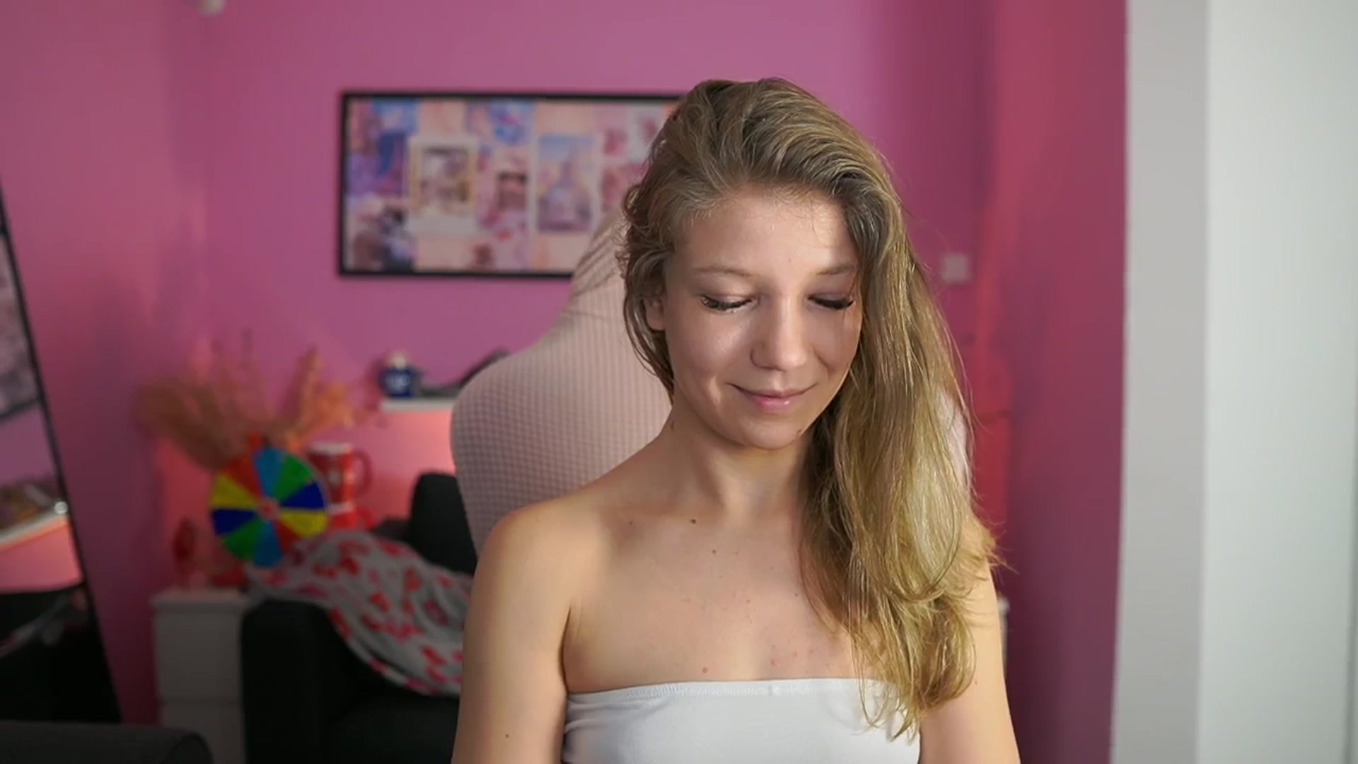 Gallery image thumbnail from Missicute's myfreecams stream on, 02/08/2026, 22:02 image 4 of 20