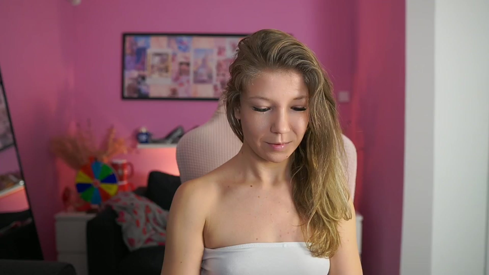 Gallery image thumbnail from Missicute's myfreecams stream on, 02/08/2026, 22:02 image 10 of 20