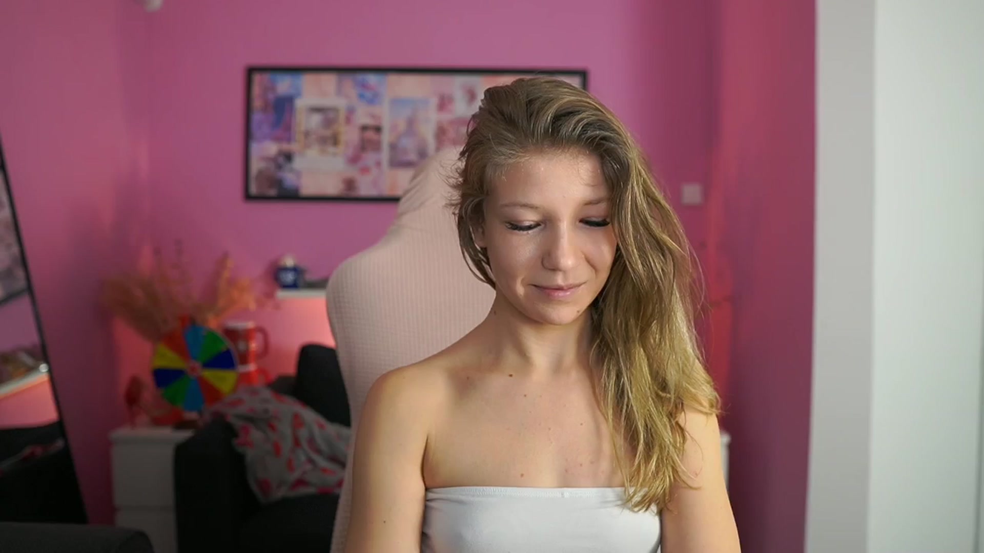 Gallery image thumbnail from Missicute's myfreecams stream on, 02/08/2026, 22:02 image 15 of 20