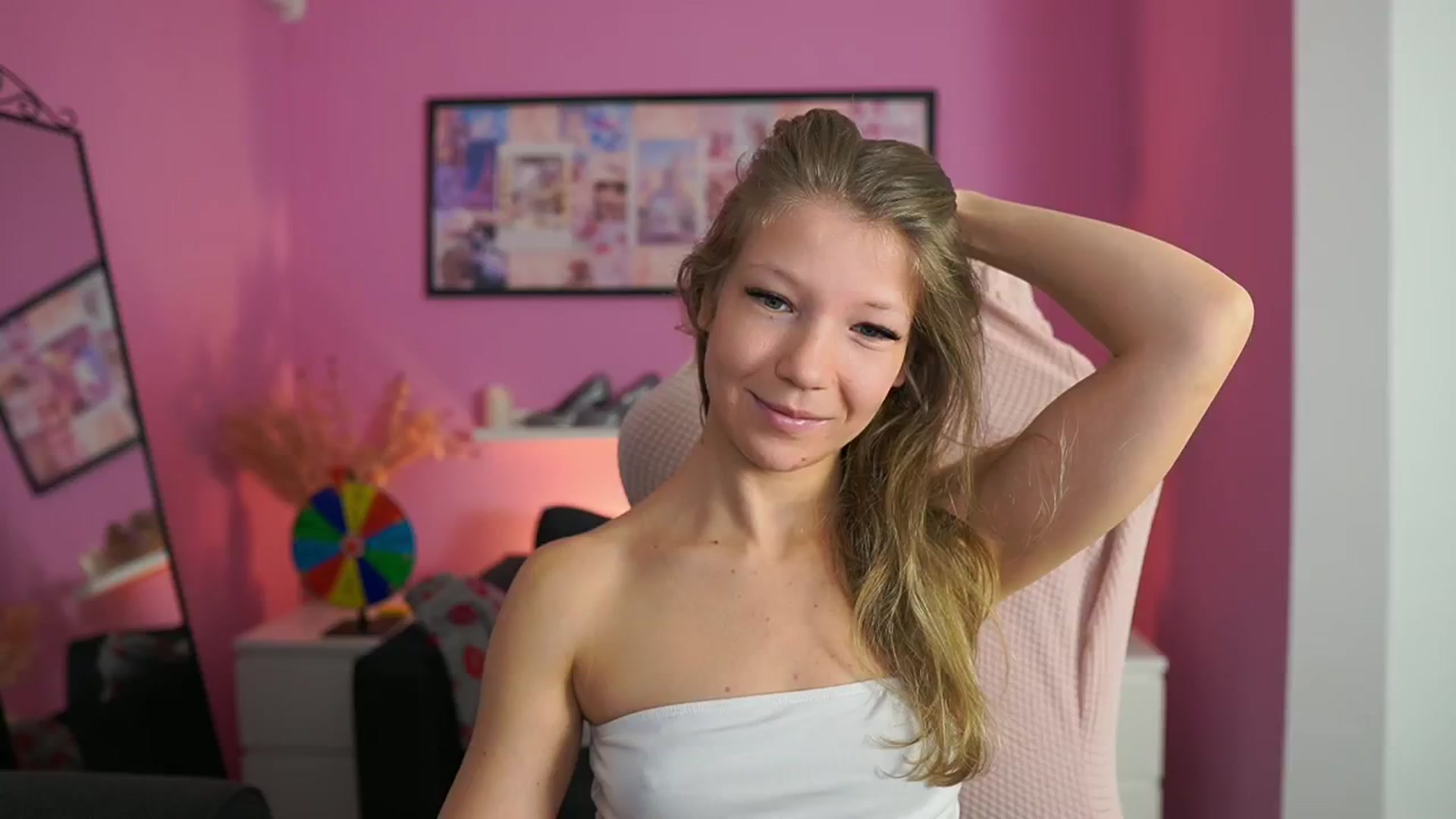 Gallery image thumbnail from Missicute's myfreecams stream on, 02/12/2026, 11:19 image 4 of 20