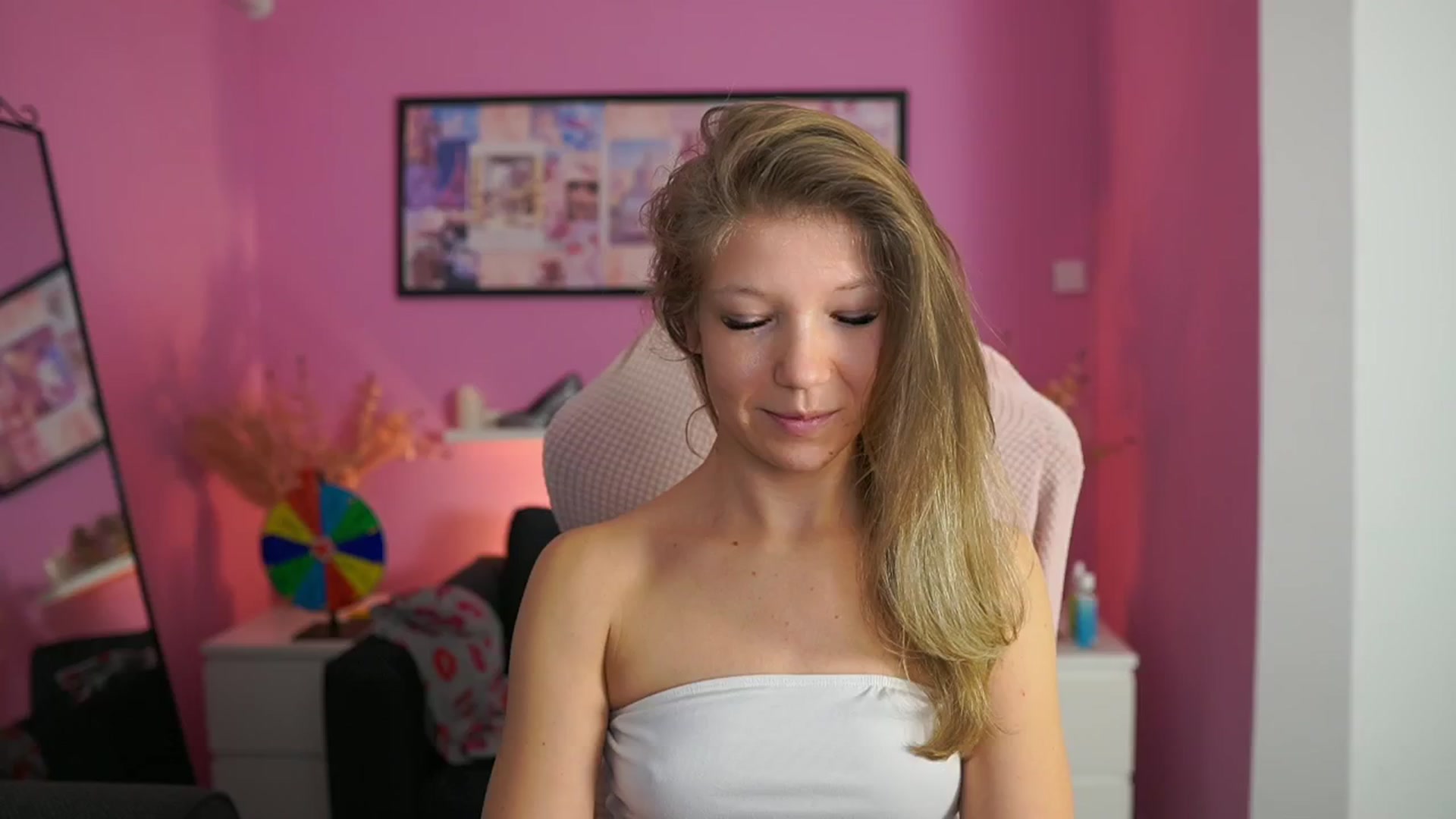 Gallery image thumbnail from Missicute's myfreecams stream on, 02/12/2026, 11:19 image 17 of 20