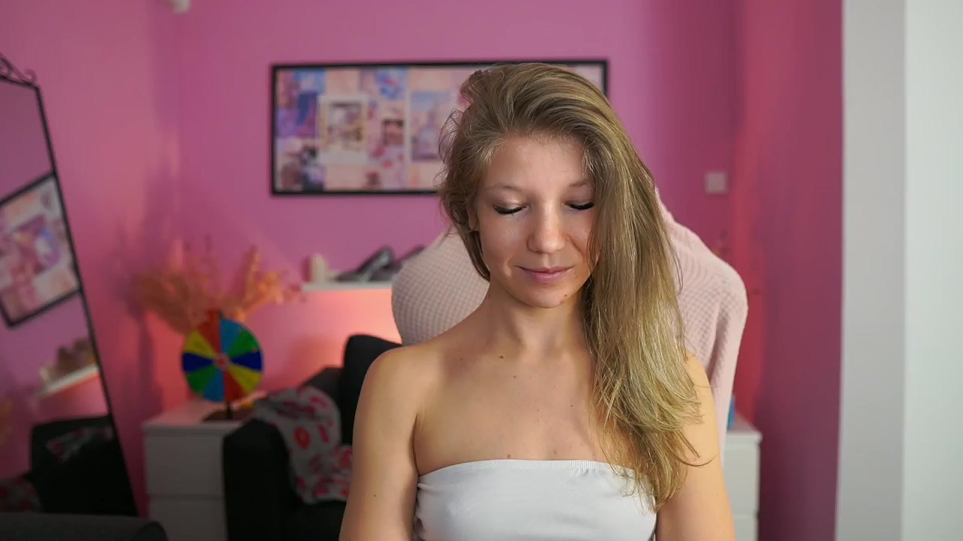 Gallery image thumbnail from Missicute's myfreecams stream on, 02/12/2026, 11:19 image 11 of 20