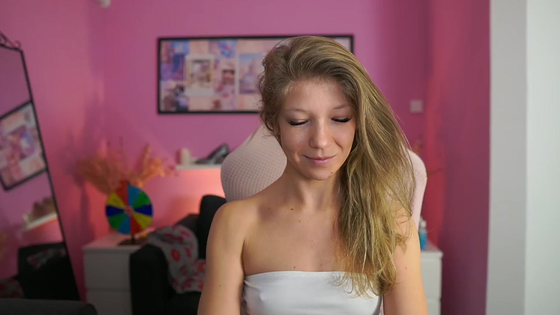 Gallery image thumbnail from Missicute's myfreecams stream on, 02/12/2026, 11:19 image 10 of 20