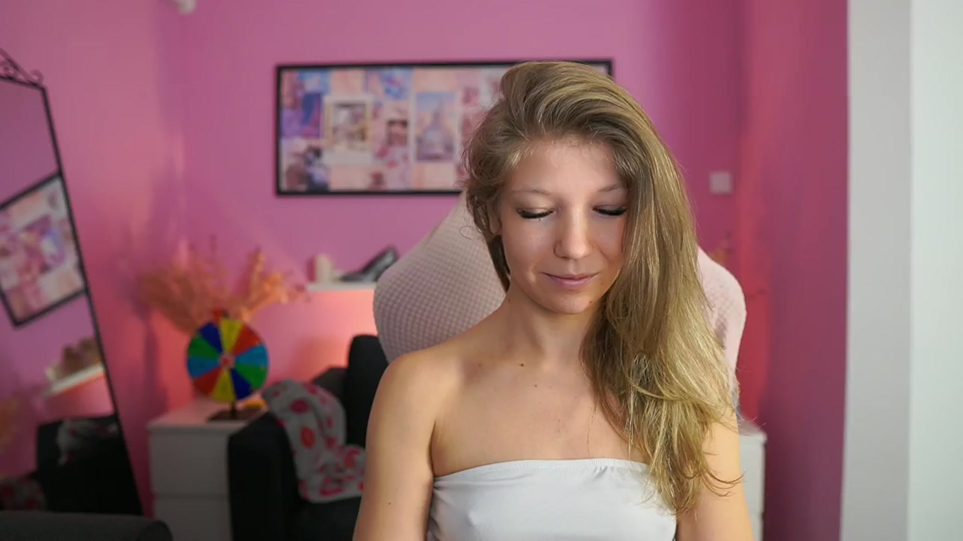 Gallery image thumbnail from Missicute's myfreecams stream on, 02/12/2026, 11:19 image 7 of 20
