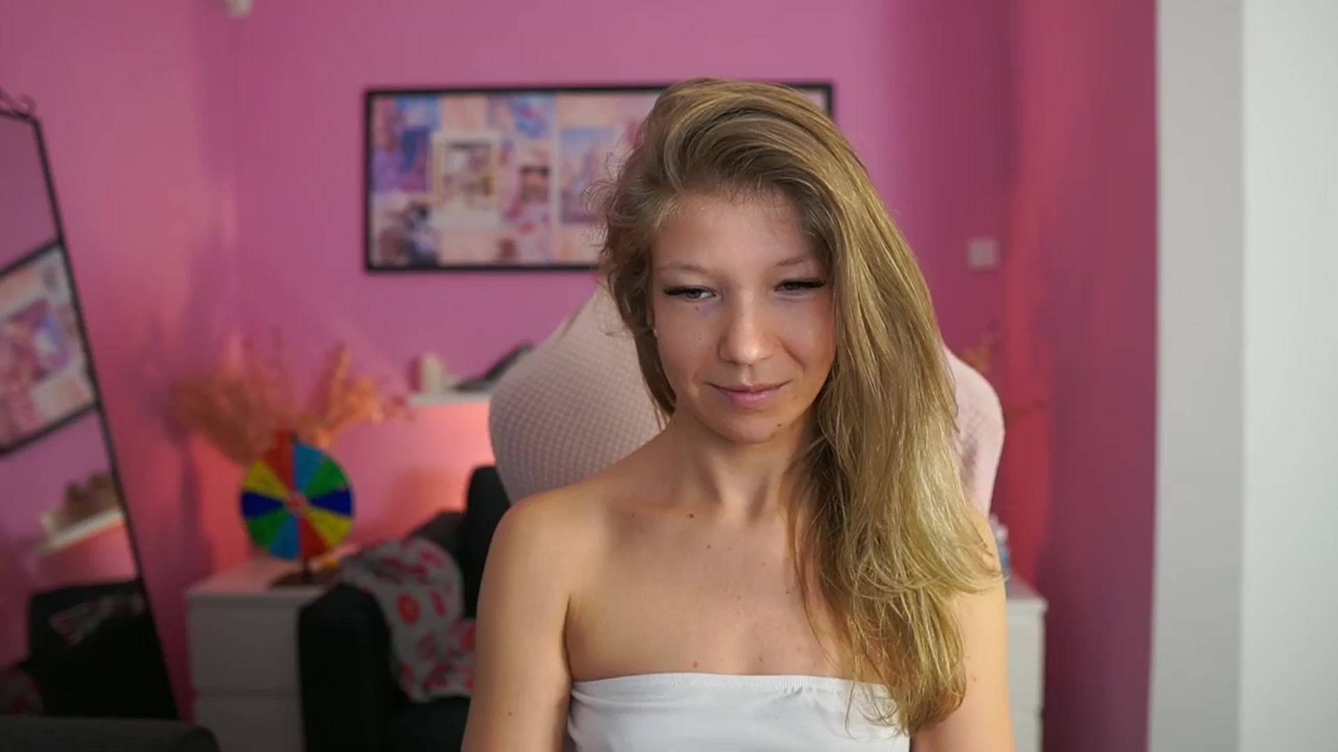 Gallery image thumbnail from Missicute's myfreecams stream on, 02/12/2026, 11:19 image 13 of 20