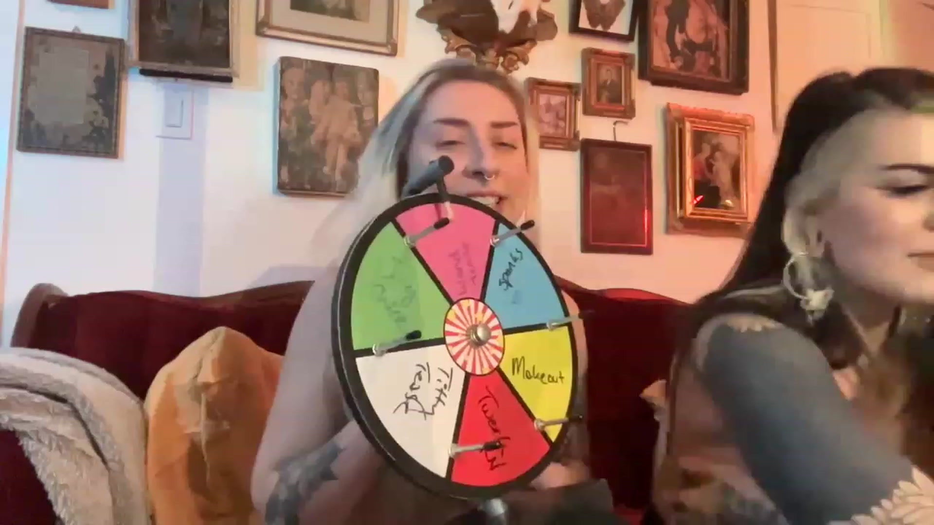 Gallery image thumbnail from Missinhermind's myfreecams stream on, 11/20/2022, 01:57 image 5 of 20