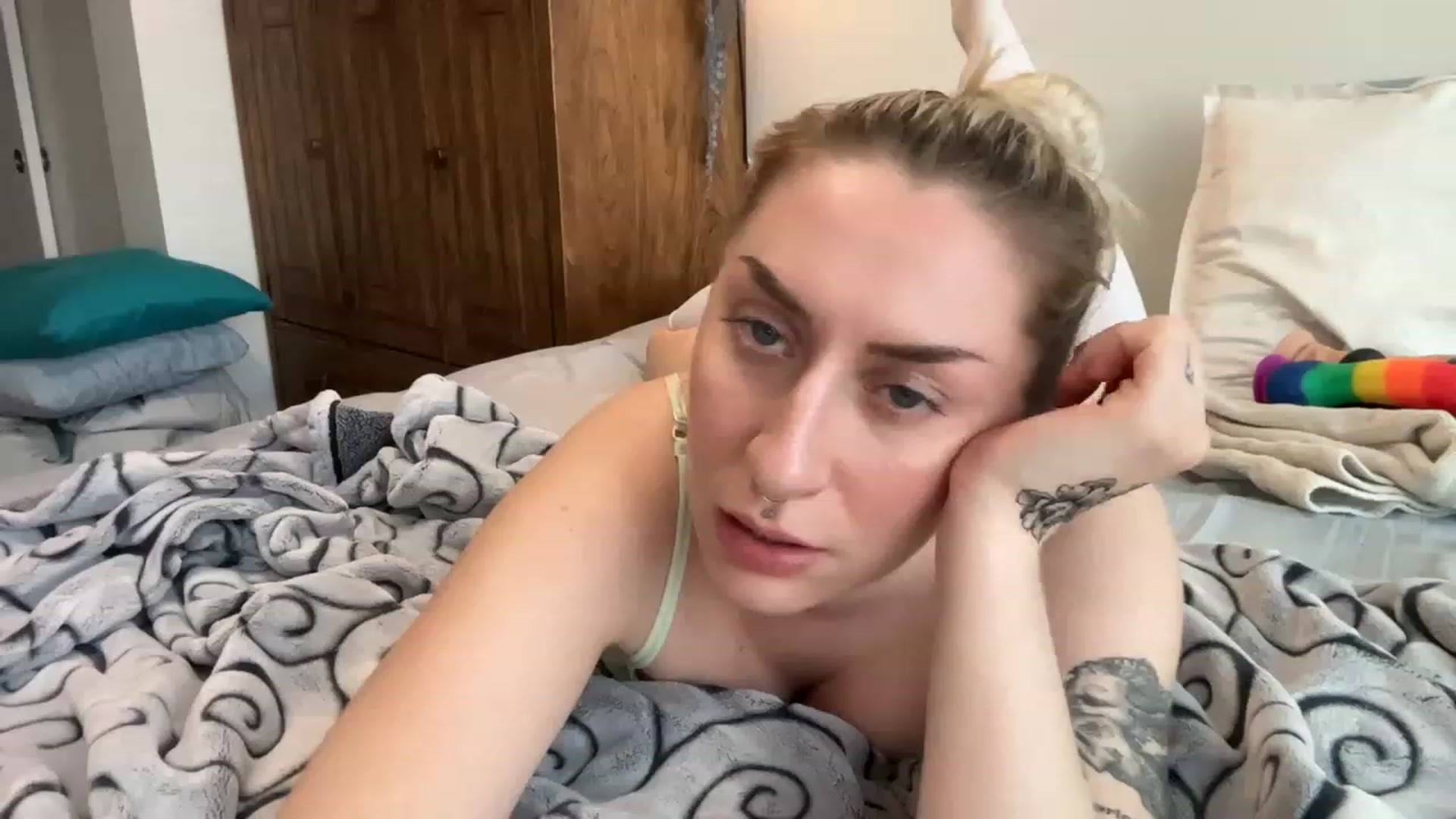Gallery image thumbnail from Missinhermind's myfreecams stream on, 11/28/2022, 24:00 image 3 of 20