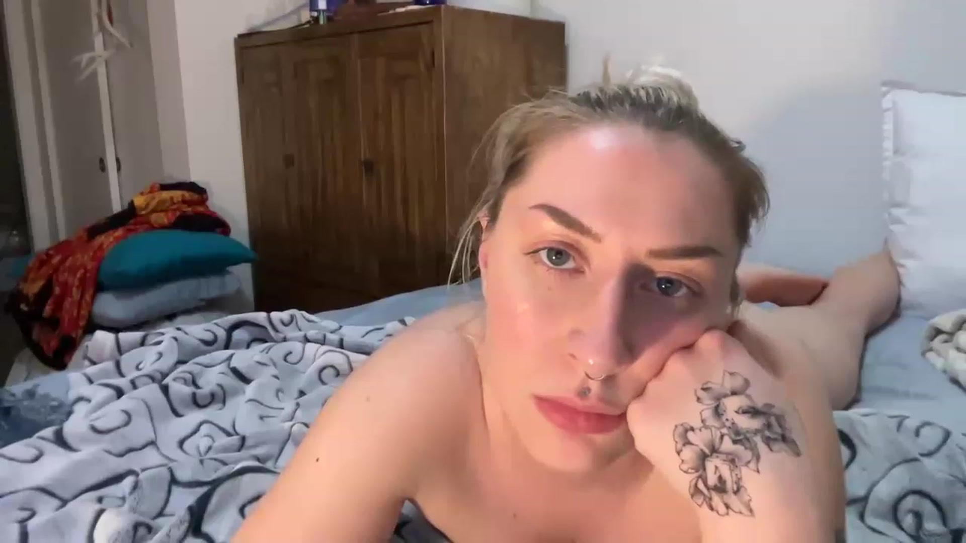 Gallery image thumbnail from Missinhermind's myfreecams stream on, 11/28/2022, 02:19 image 16 of 20
