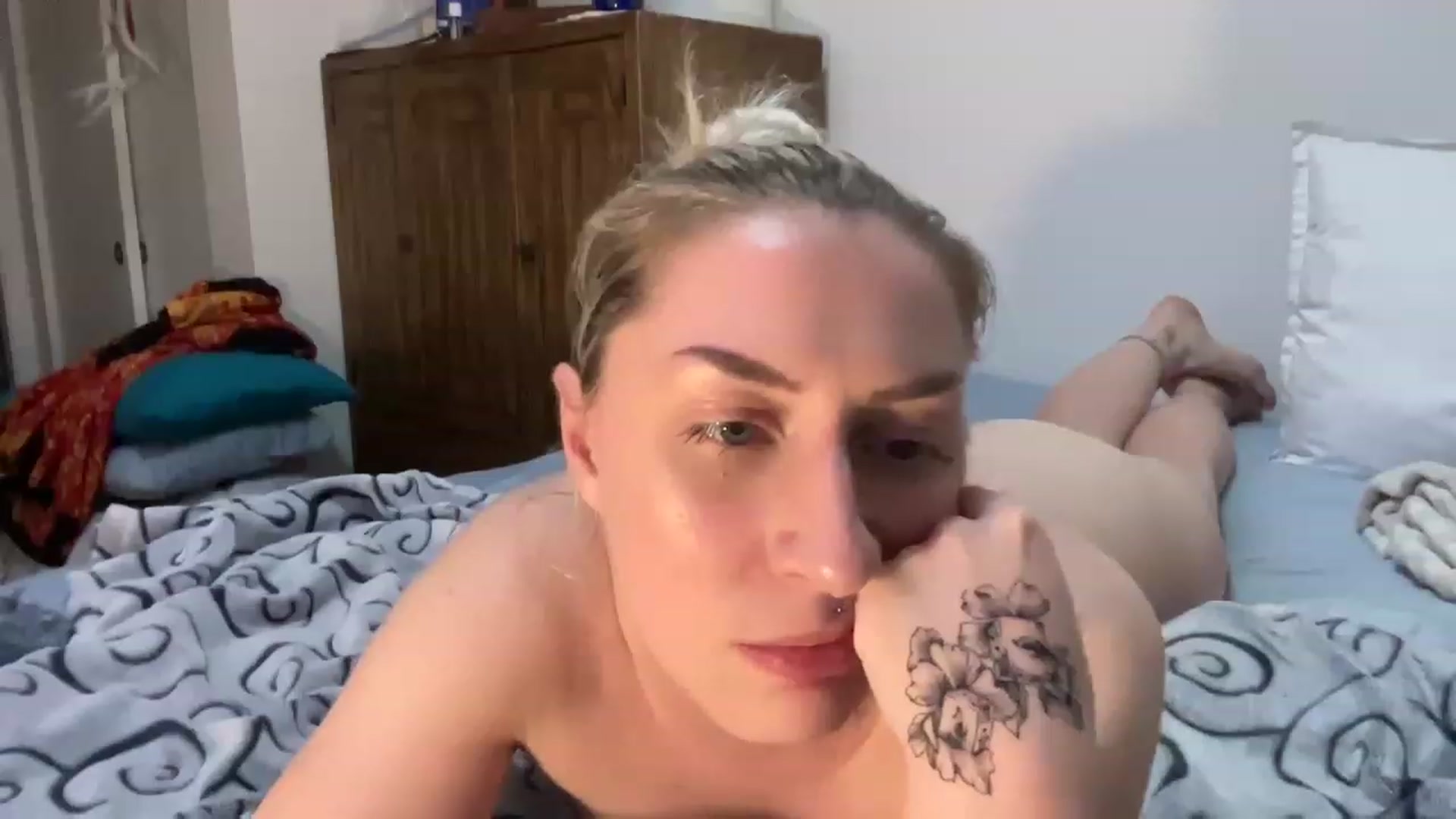 Gallery image thumbnail from Missinhermind's myfreecams stream on, 11/28/2022, 02:19 image 3 of 20