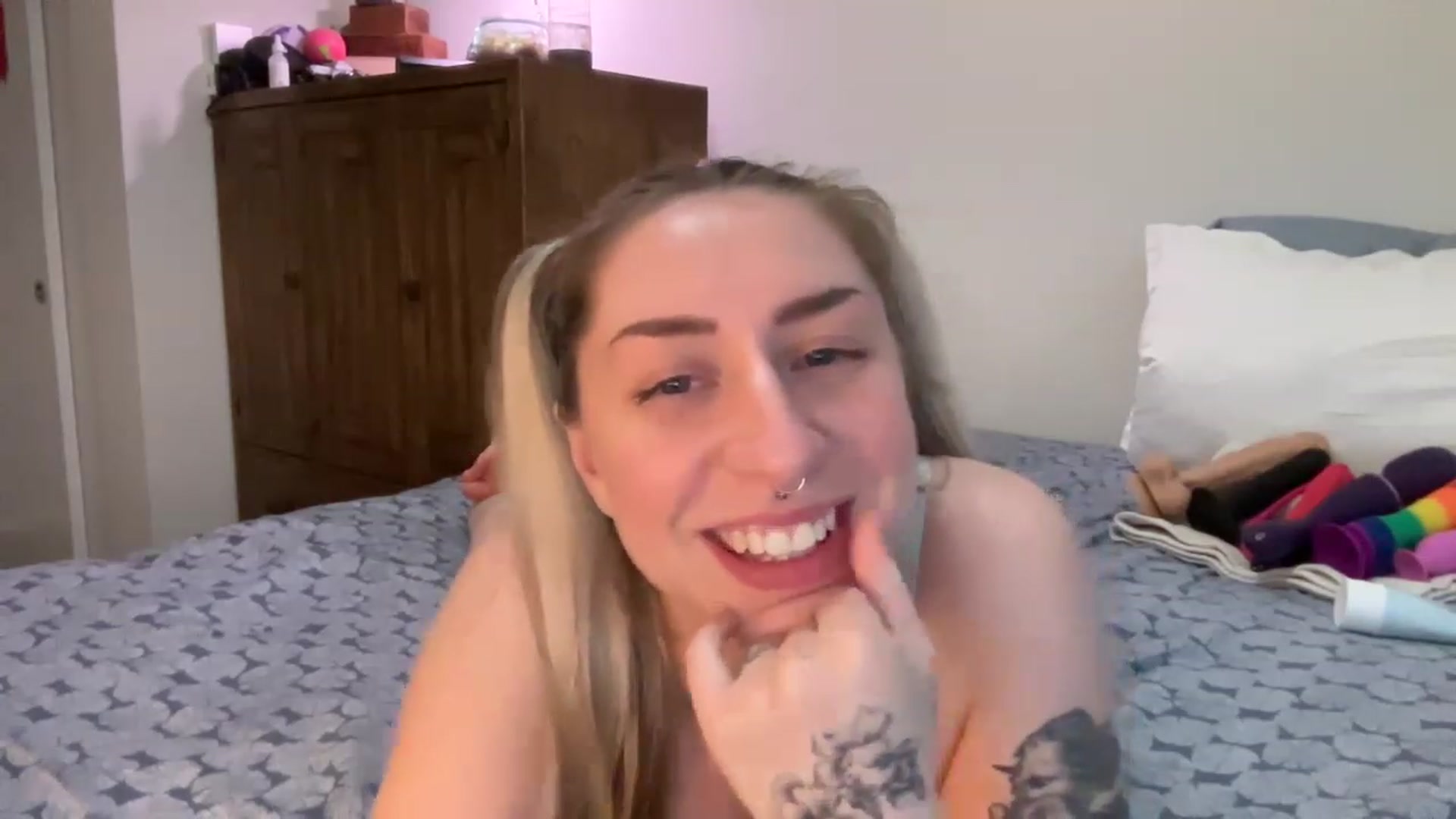 Gallery image thumbnail from Missinhermind's myfreecams stream on, 01/27/2023, 01:08 image 15 of 20