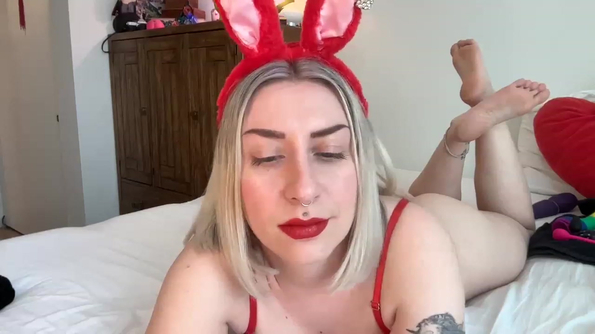 Gallery image thumbnail from Missinhermind's myfreecams stream on, 02/16/2023, 24:08 image 7 of 20