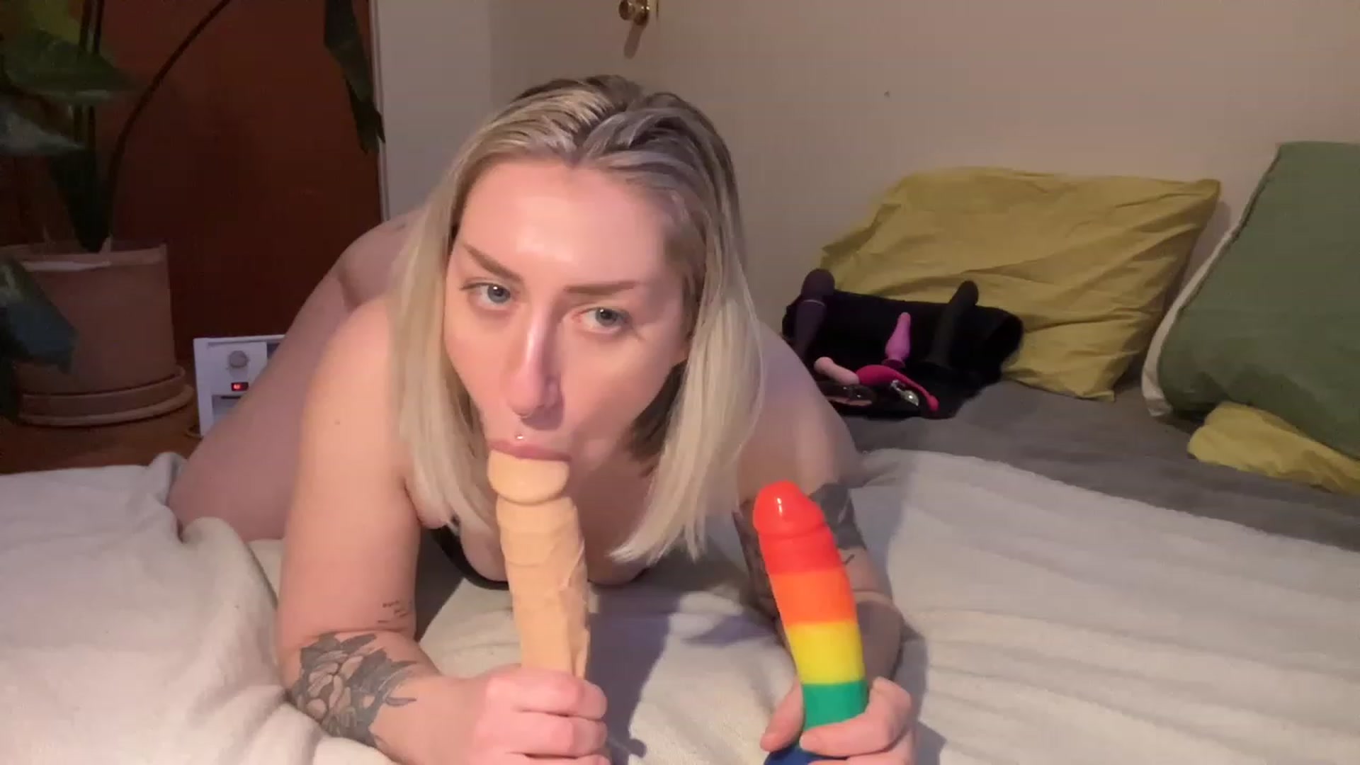 Gallery image thumbnail from Missinhermind's myfreecams stream on, 02/23/2023, 02:00 image 9 of 20