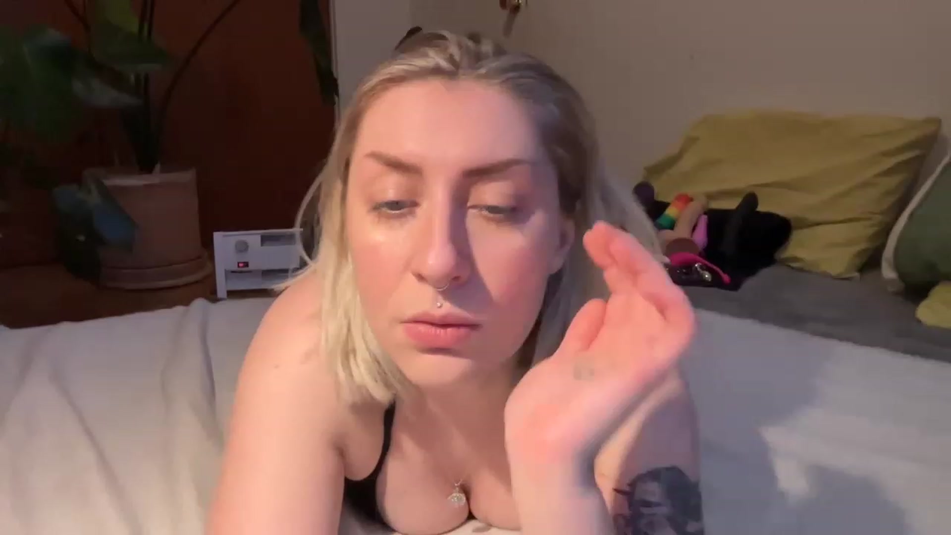 Gallery image thumbnail from Missinhermind's myfreecams stream on, 02/23/2023, 02:00 image 5 of 20